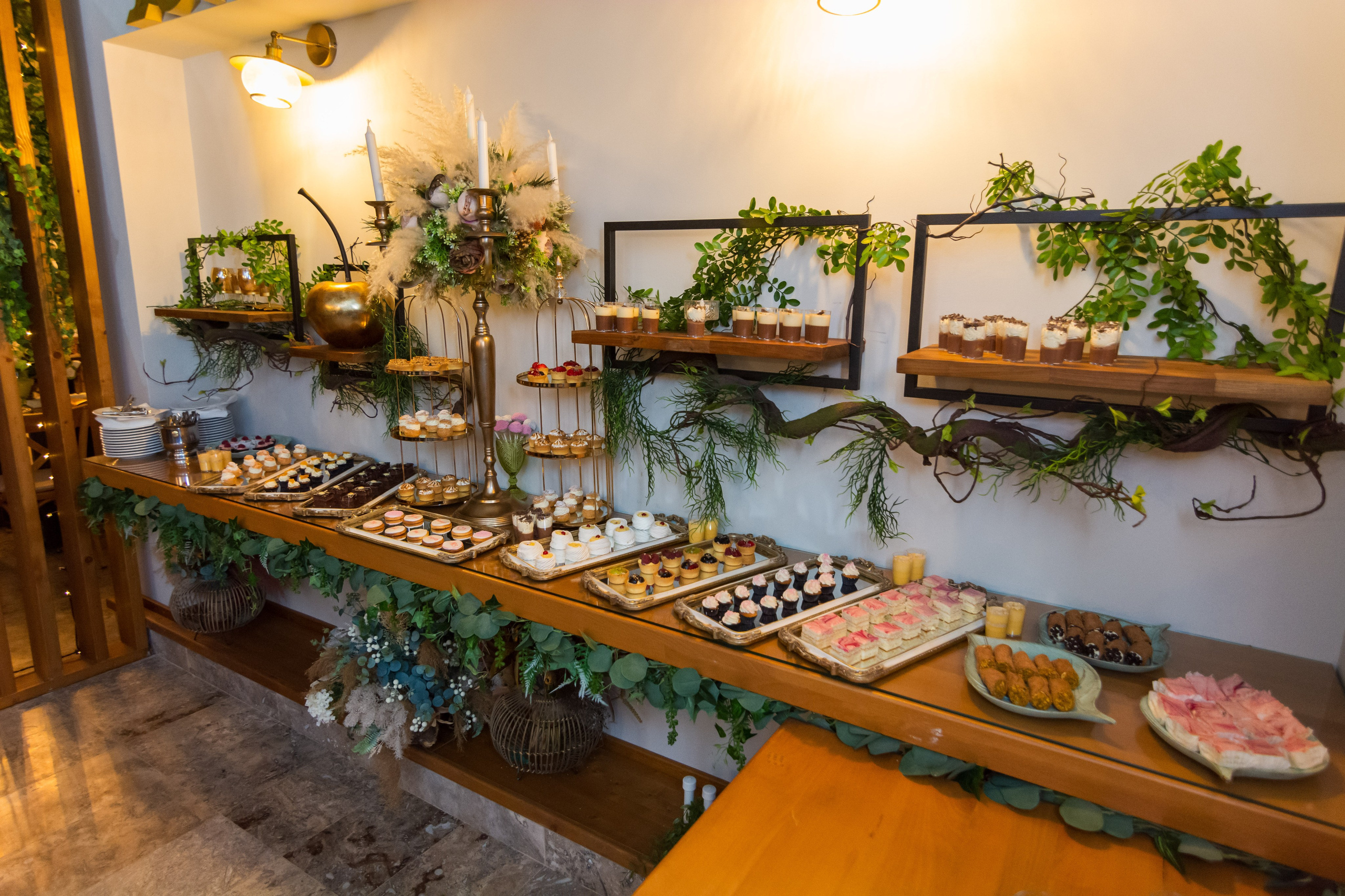 Cât ne costă nunta? Ghid complet pentru viitori miri, cost nunta, ce cheltuieli avem la nunta, cat costa dj, cat costa buchetul de mireasa, cost buchet nasa, cost formatie, cost band, cost saxofon, cost fotograf nunta, cost videograf nunta, cost salon de nunta