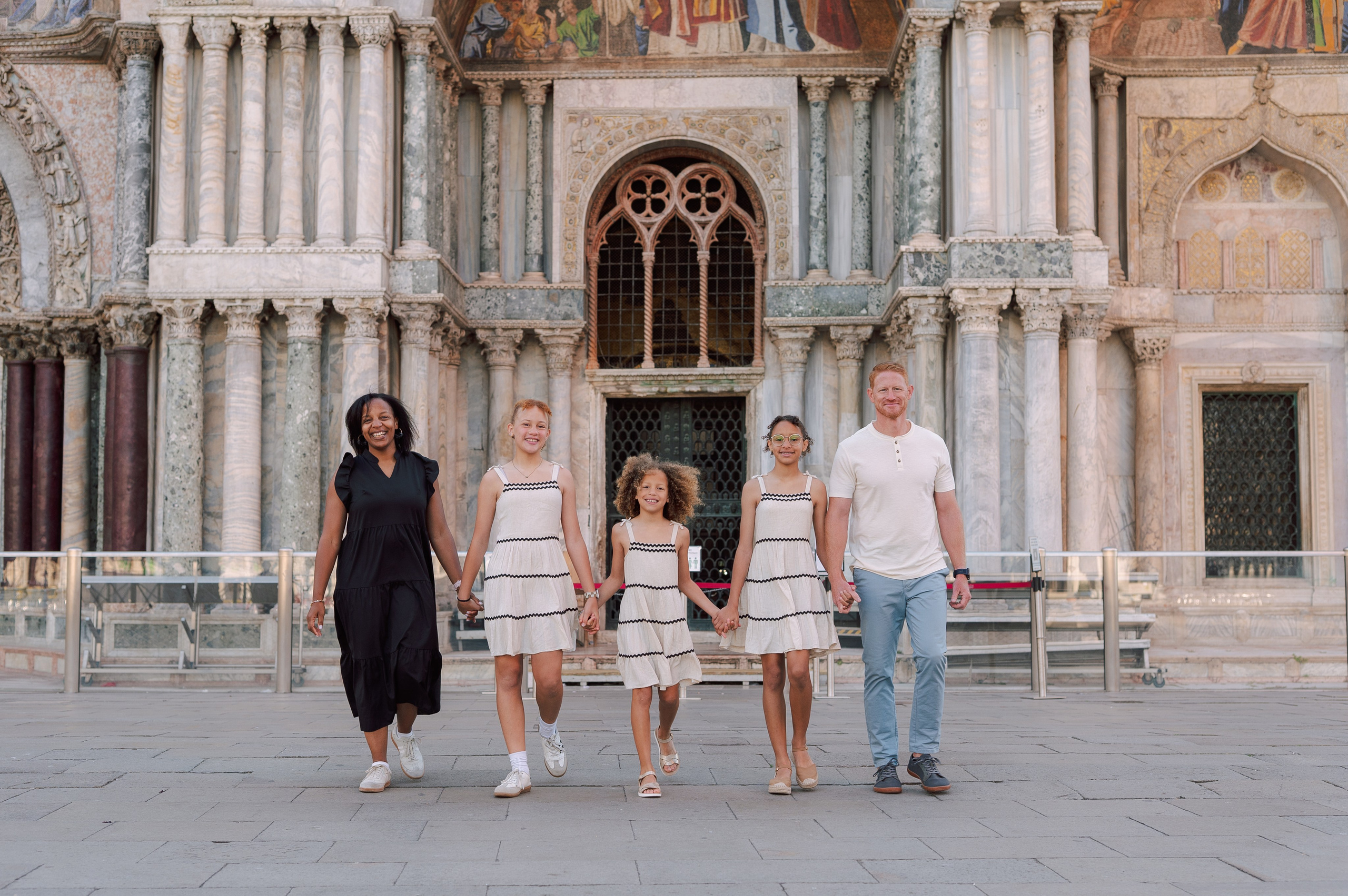 Eliza, Elena, Elliana, Teresa and Brad. Photographer in Venice Anna Terzi