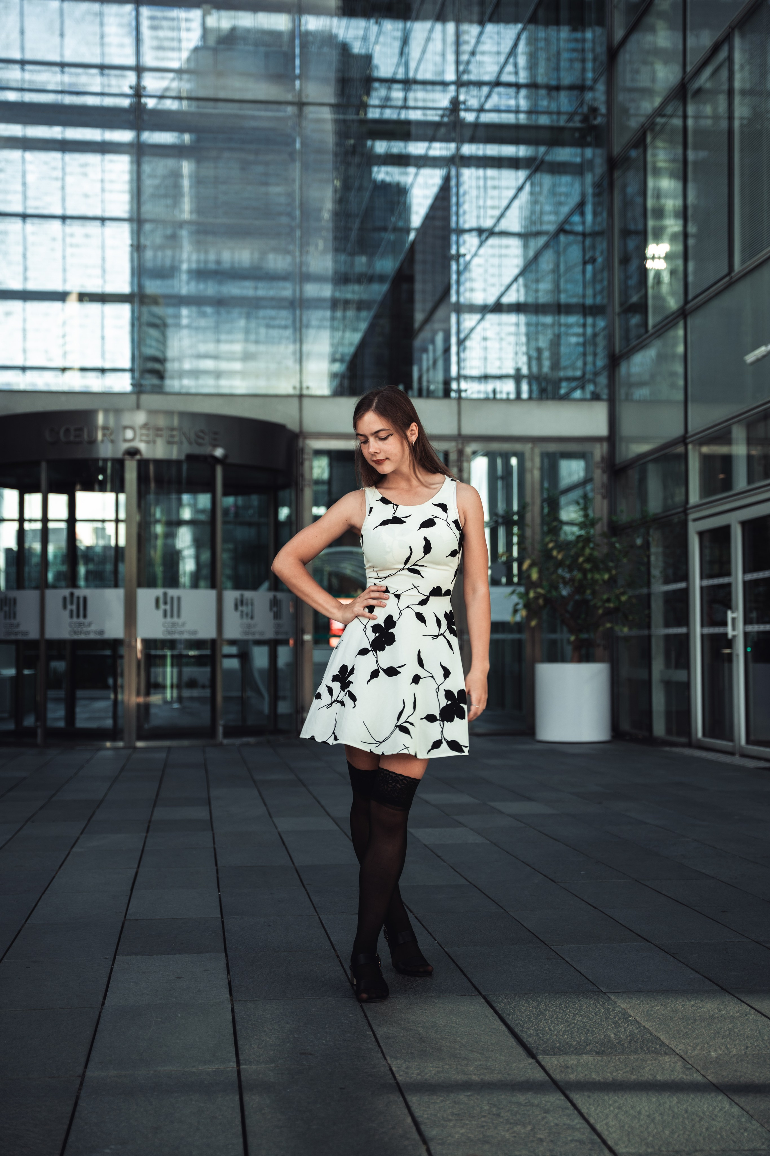 Anna. Photographe de voitures à Paris — Vitalii Motruk