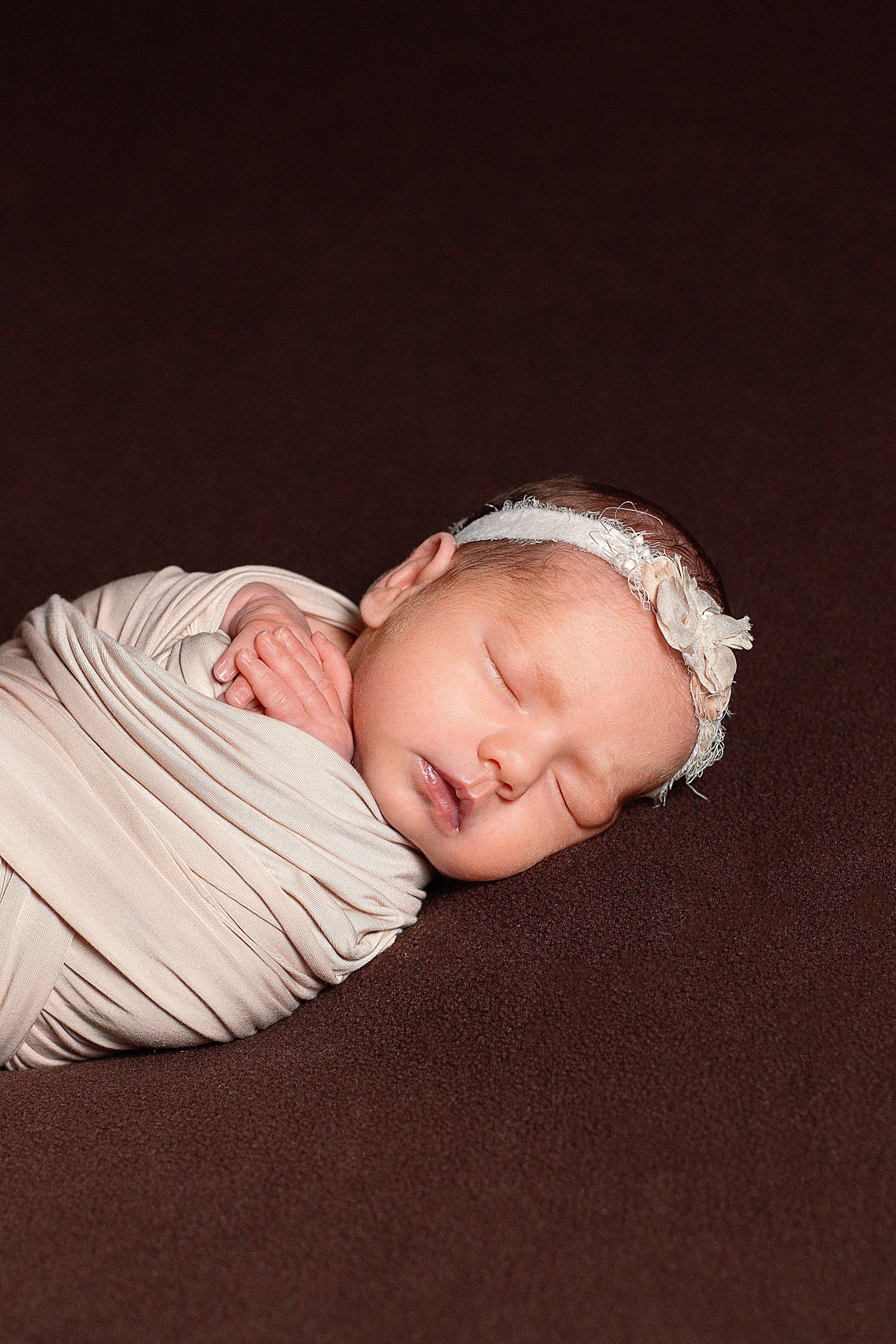 Newborn классическая. Детский и семейный фотограф в г. Бельцы