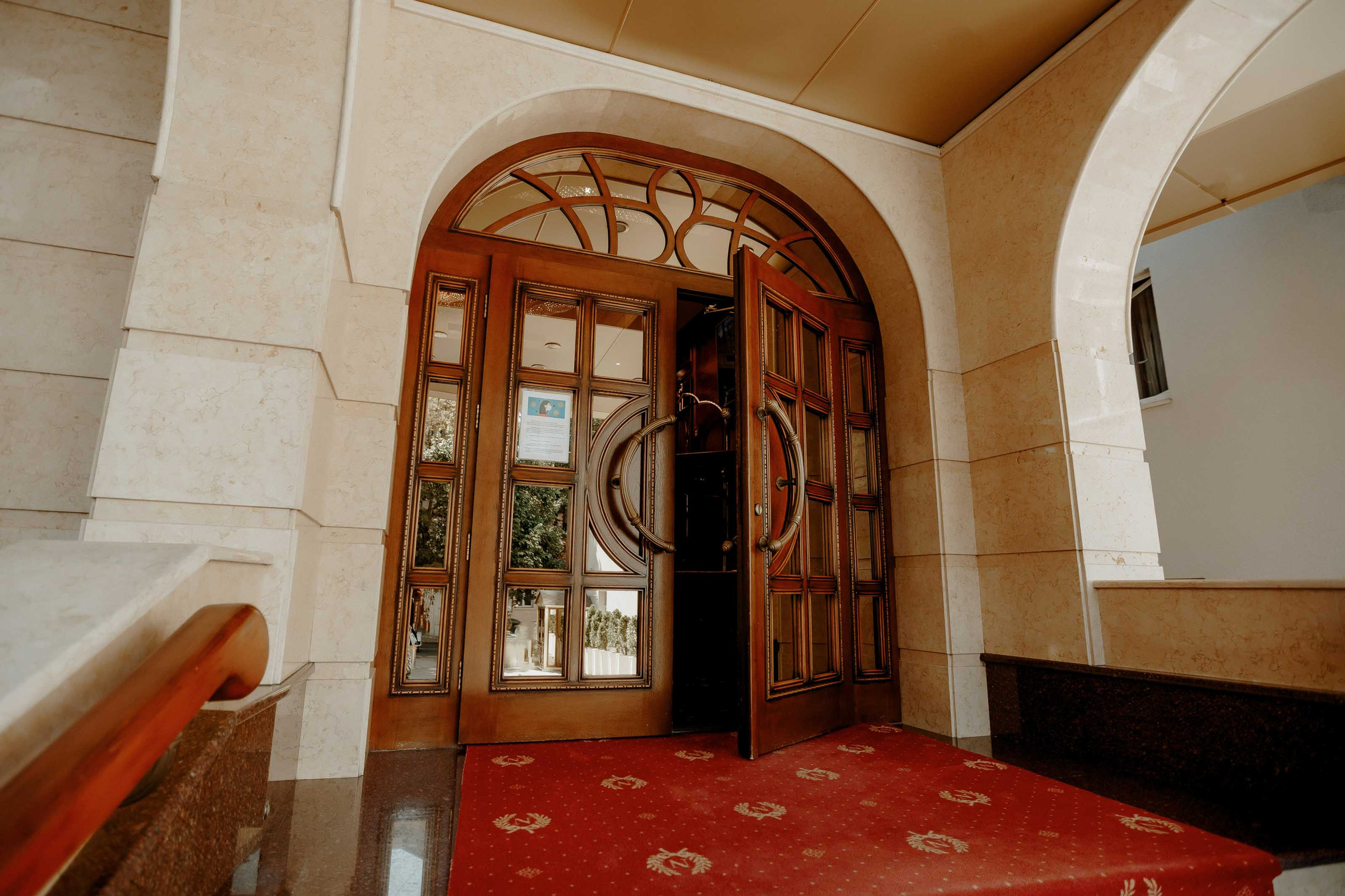 Dragoste pe buze. Servicii Foto Video în Chișinău și Europa ID-Brothers