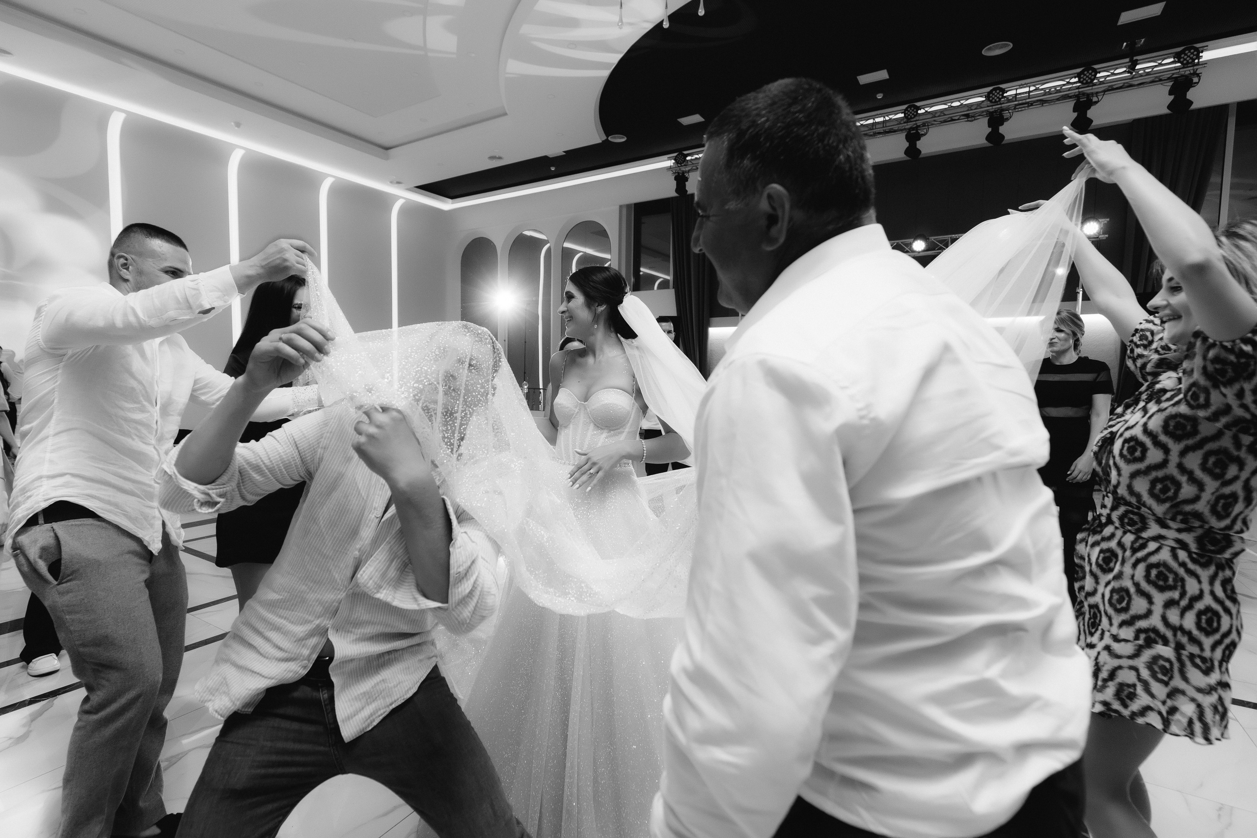 Alături de tine sunt o stea. Servicii Foto Video în Chișinău și Europa ID-Brothers