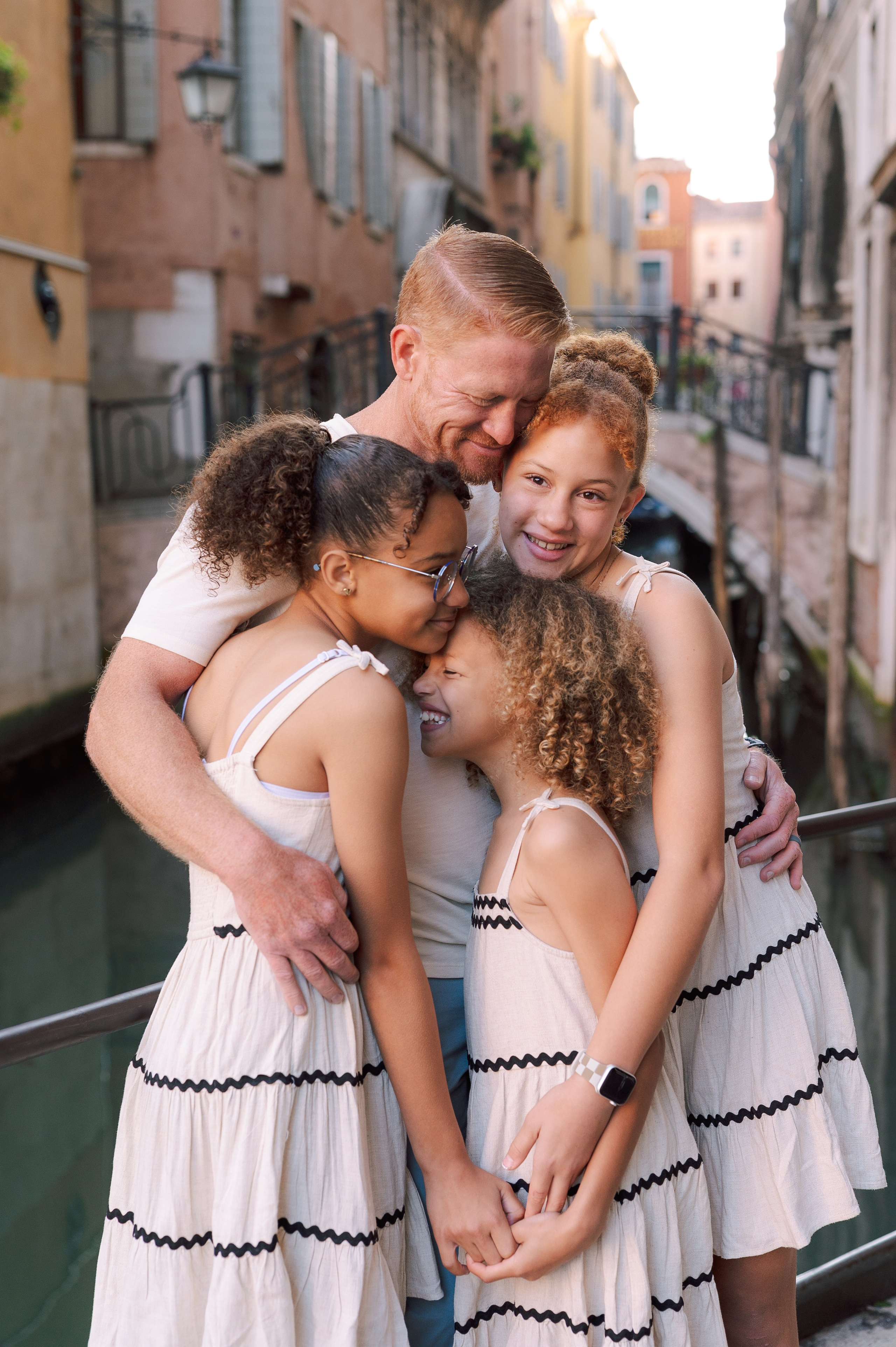 Eliza, Elena, Elliana, Teresa and Brad. Photographer in Venice Anna Terzi