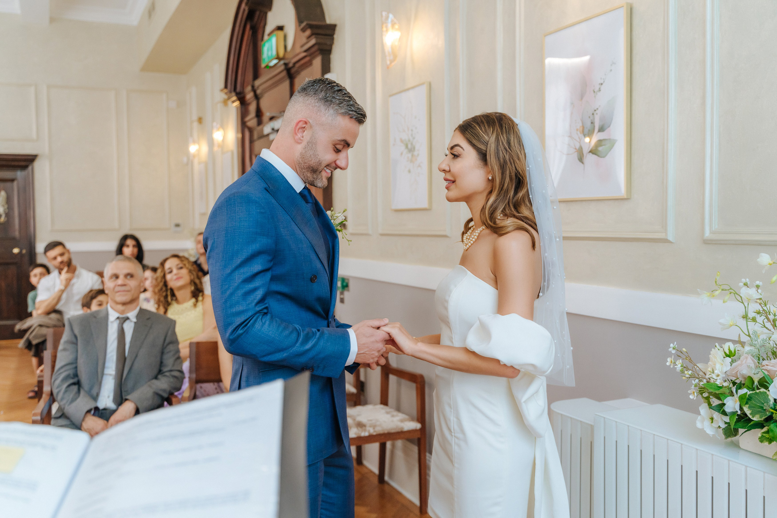 Civil ceremony at Chelsea Old Town Hall,  Wedding in Chelsea, Wedding in London,  wedding photographer in Chelsea, wedding photographer in London