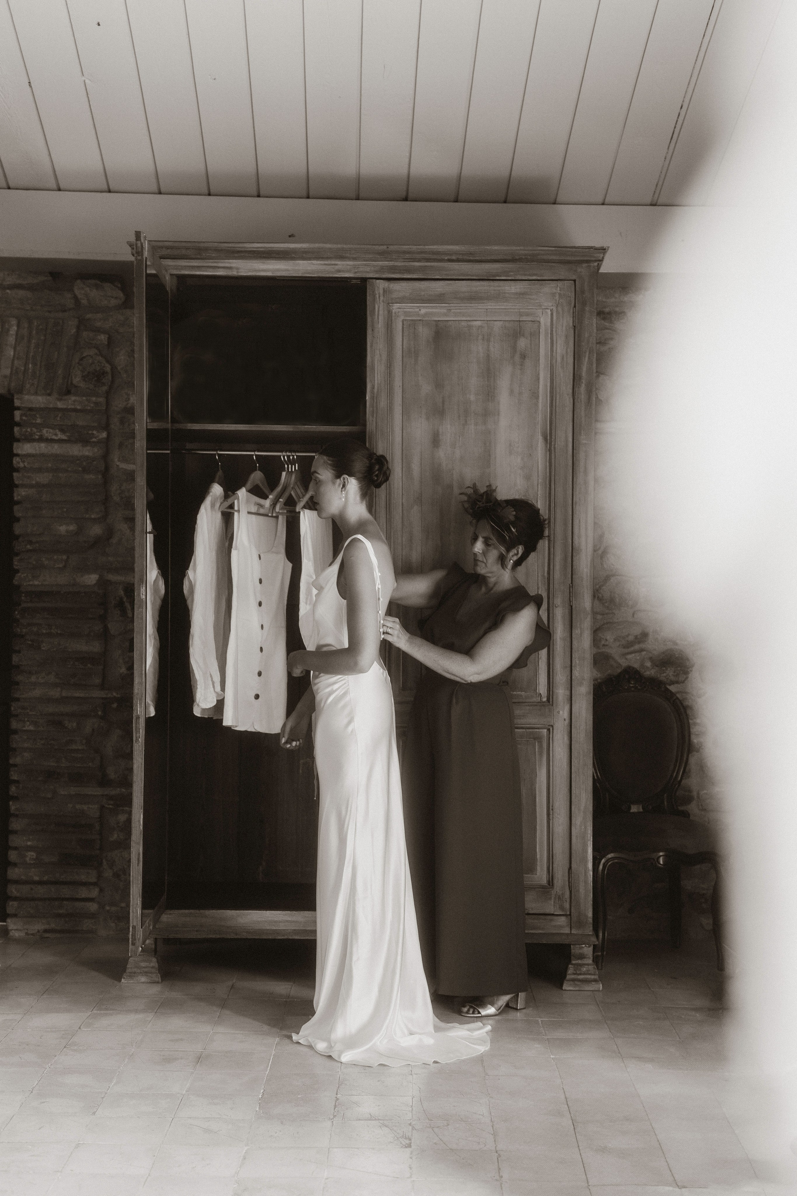 Lauren & Jamie. Hotel Castell d’Emporda. Paola wedding photographer / videographer in Barcelona