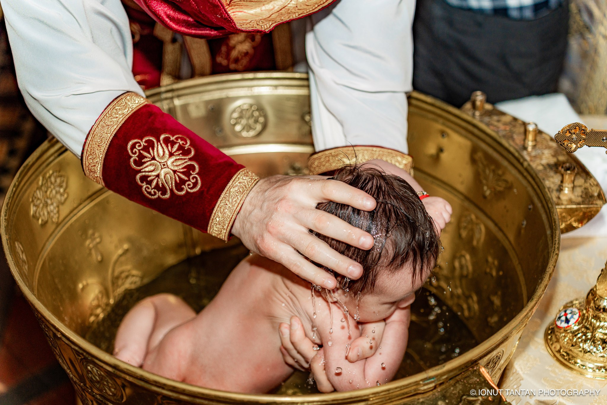 Fotografii Unice pentru Botezuri - Ionut Tantan Foto & Film. TANTAN IONUT FOTO & FILM