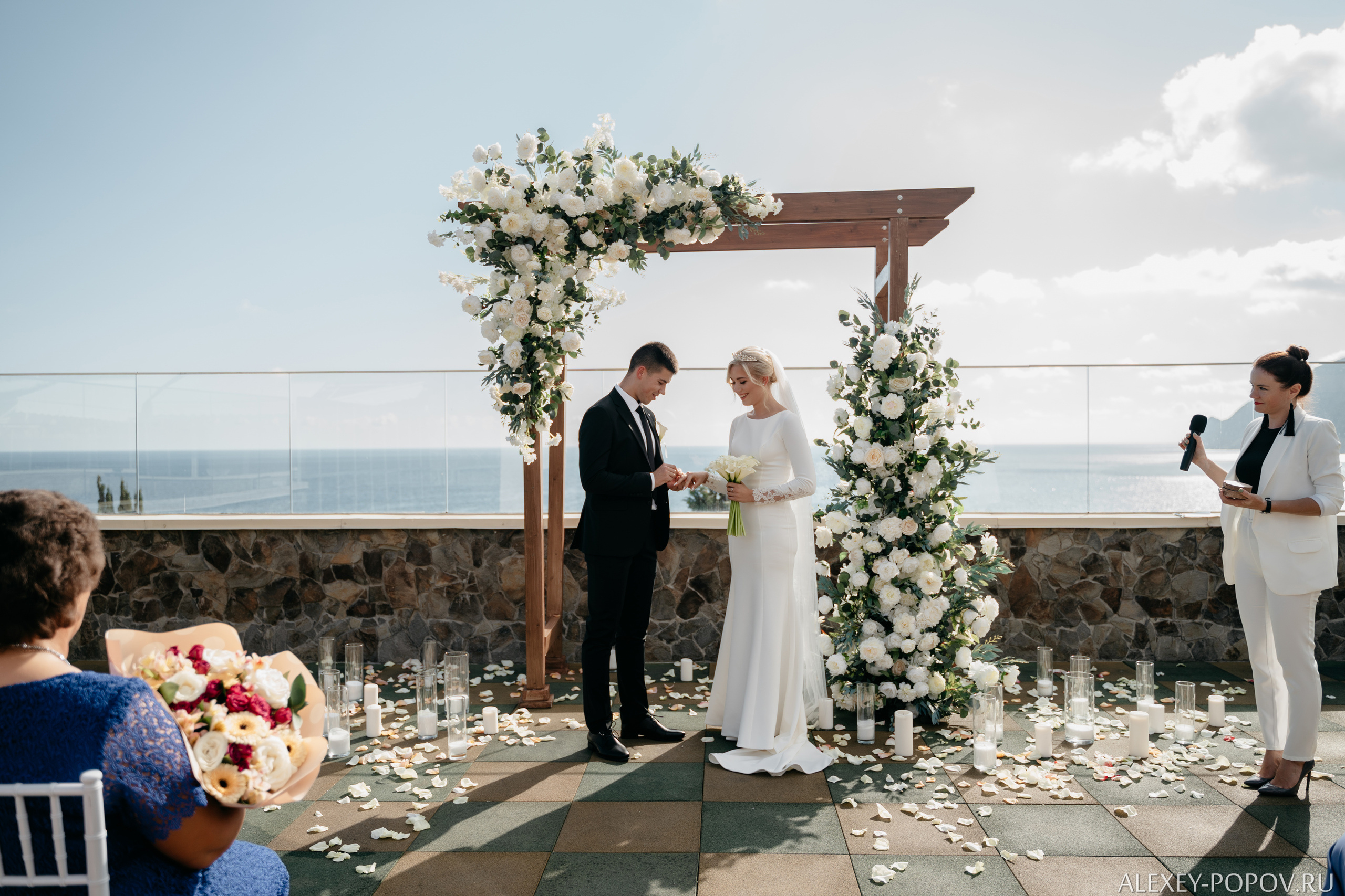 Going to the sea. Wedding photograper — Alex Popov photography Germany, Switzerland, Italy, France. Based in Stuttgart