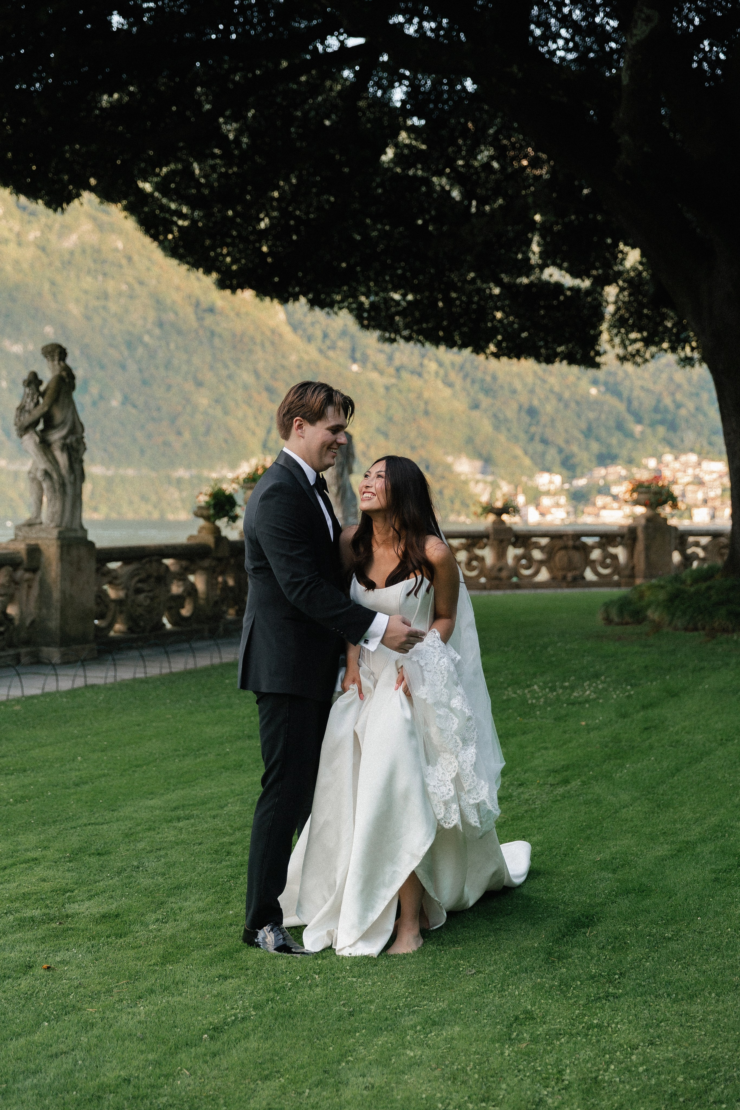Lily & Zach, Villa del Balbianello. Photographer in Italy Anna Linnik