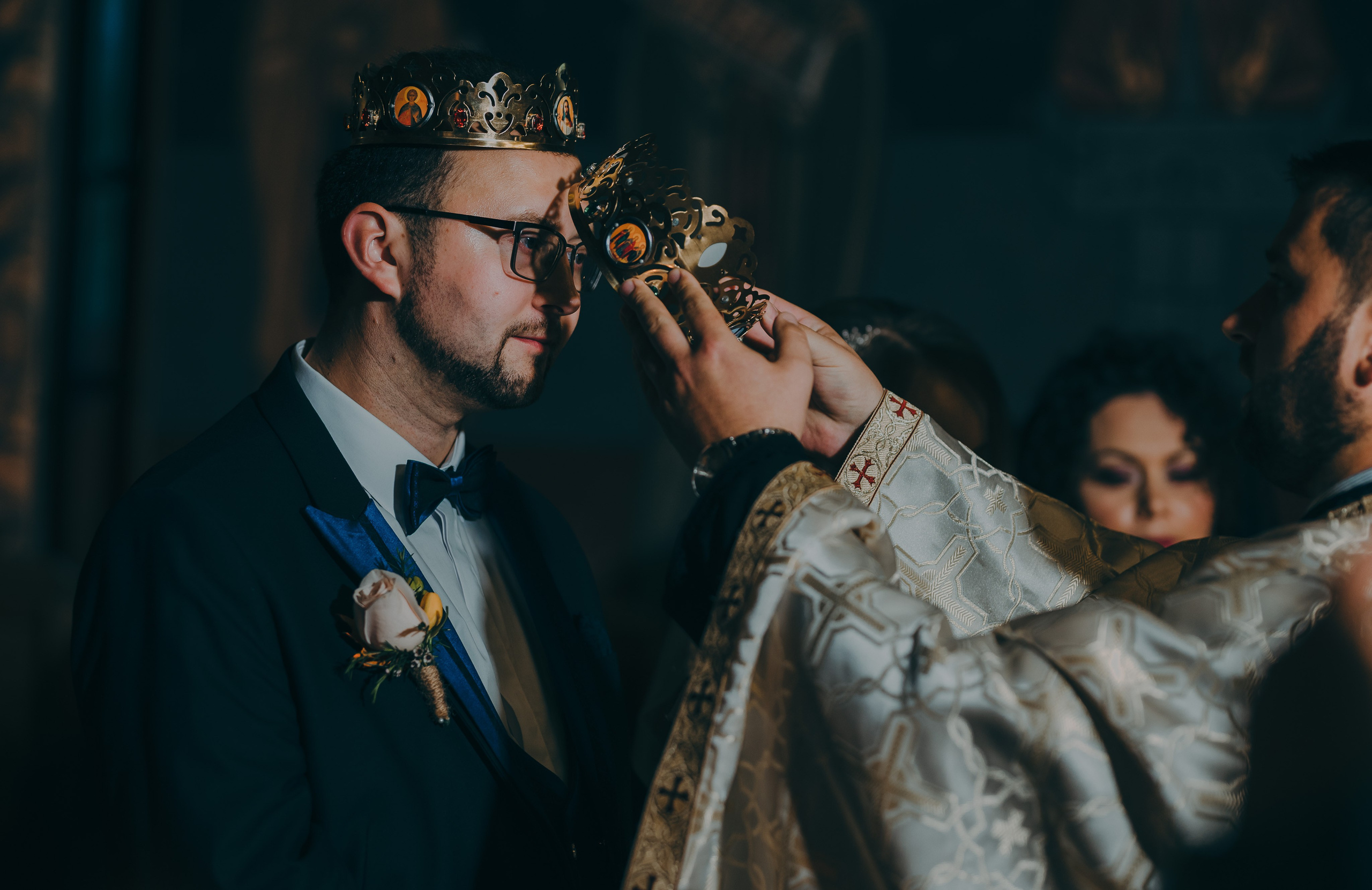 Fotograf profesionist de nuntă. Cu o abordare creativă și tehnici unice, spunem povestea voastră prin imagini pline de iubire și naturalețe. Descoperă arta fotografiei de nuntă . Fotograf Iasi, fotograf de nunta Suceava. Fotografii de nuntă. Pachet fotografii de nuntă. Fotograf Iasi, fotograf Suceava, fotograf Botosani, fotograf Romania. Servicii foto nuntă. Servicii foto-video.