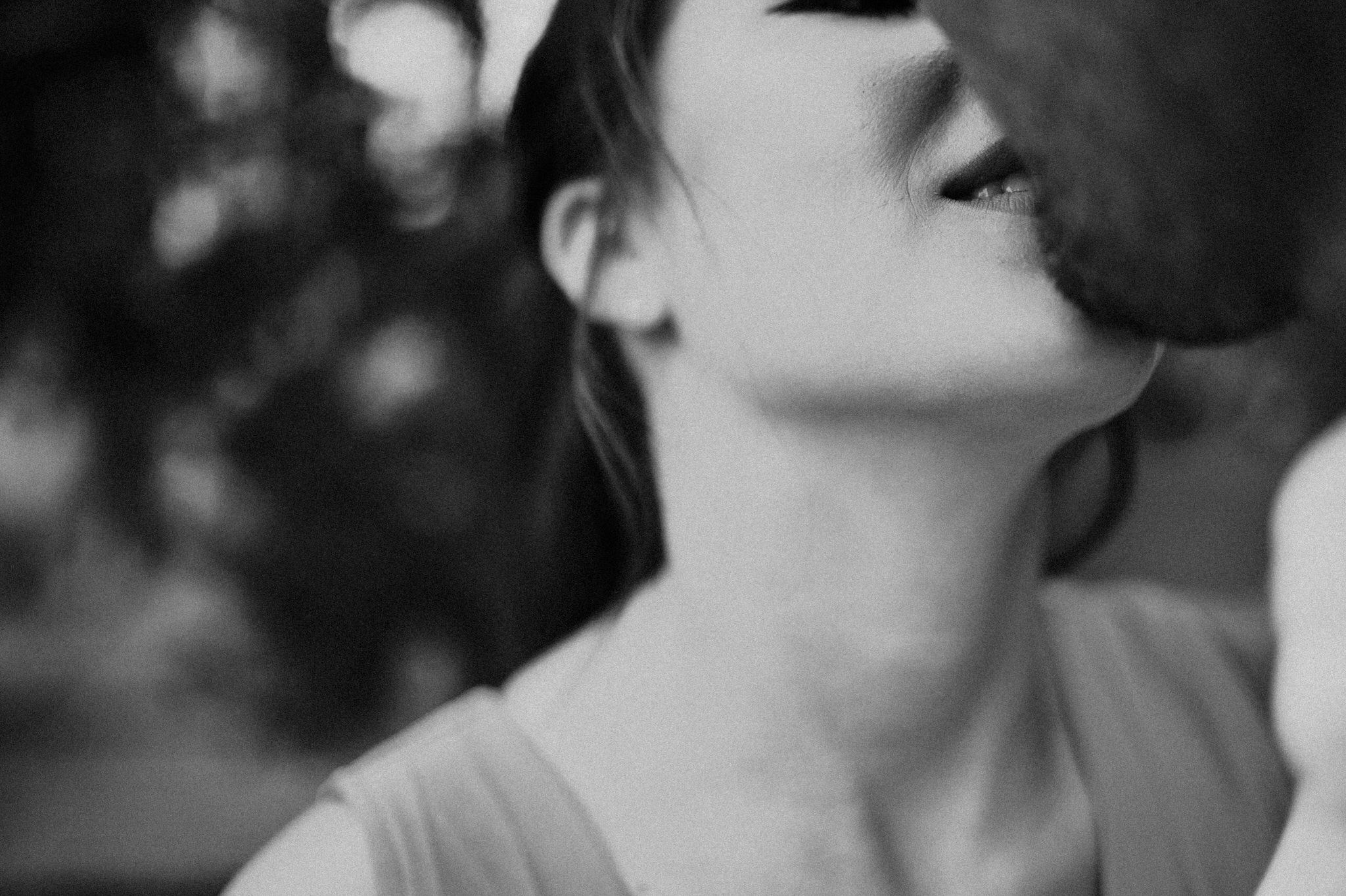 Fotograf profesionist de nuntă. Cu o abordare creativă și tehnici unice, spunem povestea voastră prin imagini pline de iubire și naturalețe. Descoperă arta fotografiei de nuntă . Fotograf Iasi, fotograf de nunta Suceava. Fotografii de nuntă. Pachet fotografii de nuntă. Fotograf Iasi, fotograf Suceava, fotograf Botosani, fotograf Romania. Servicii foto nuntă. Servicii foto-video.