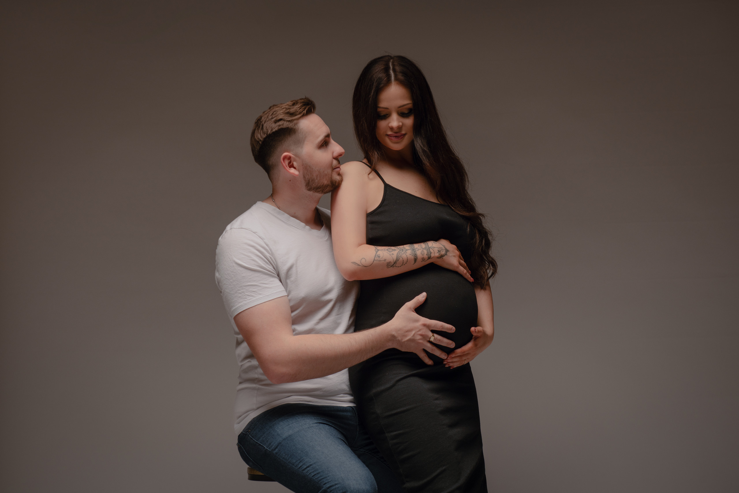 Maternity photography in the studio in Prague. Professional photographer in Prague Anastasia Haritonova