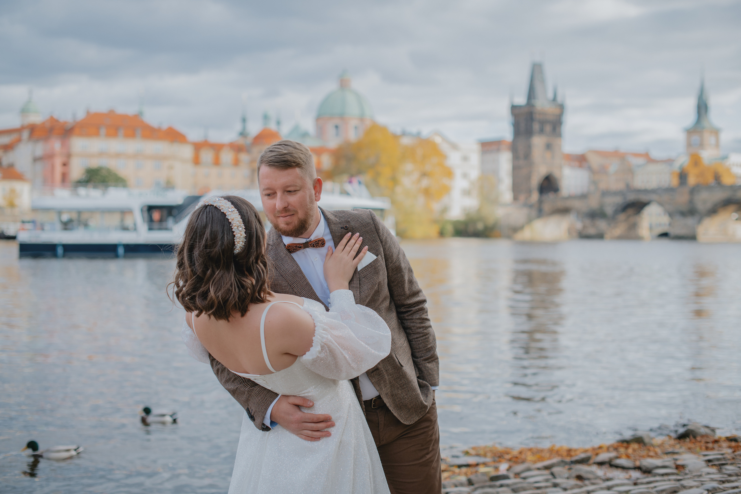 Свадебная фотосессия с видом на Карлов мост и в Валдштейнском саду. Профессиональный фотограф в Праге Анастасия Харитонова