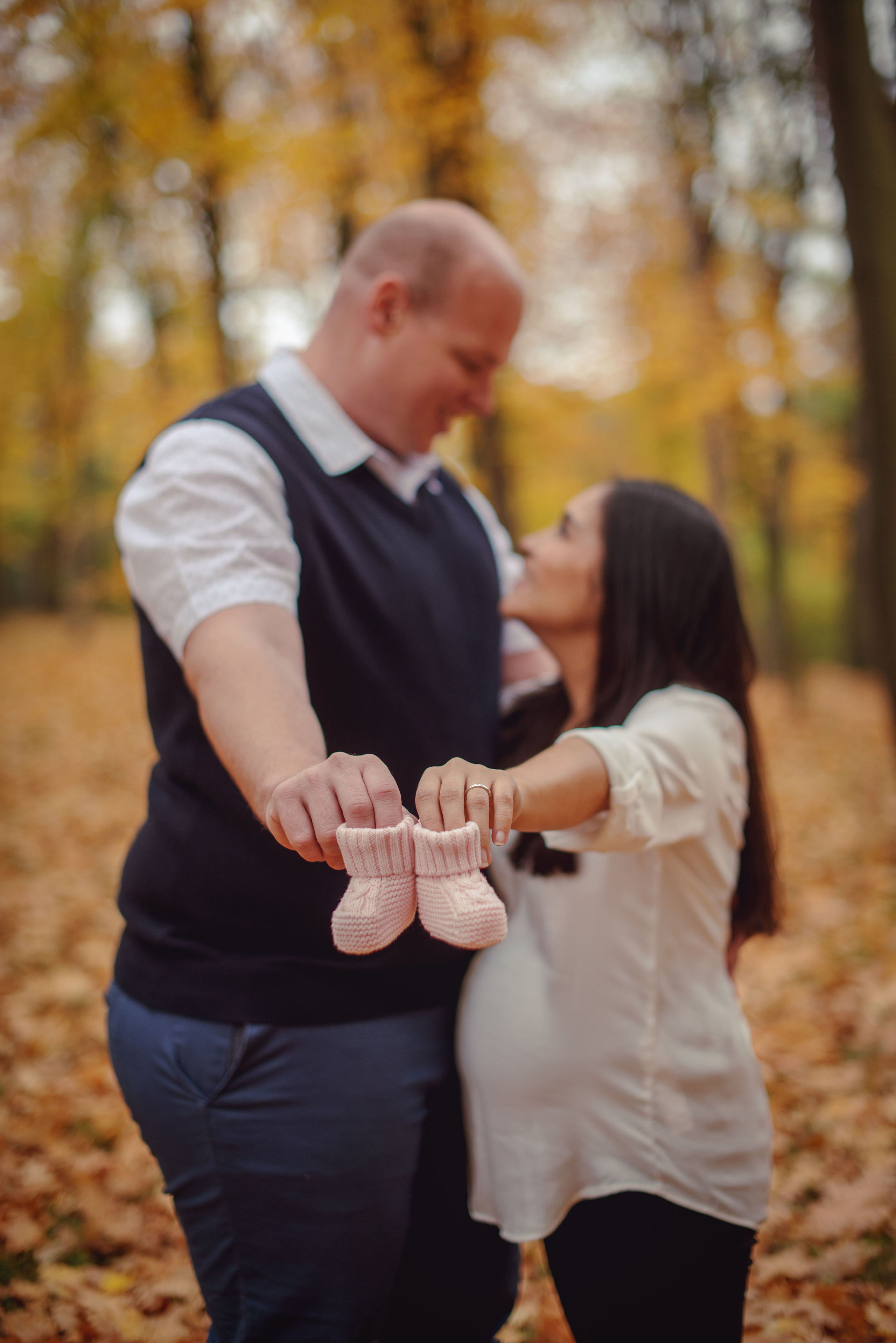 Maternity photography in Stromovka park in Prague. Professional photographer in Prague Anastasia Haritonova