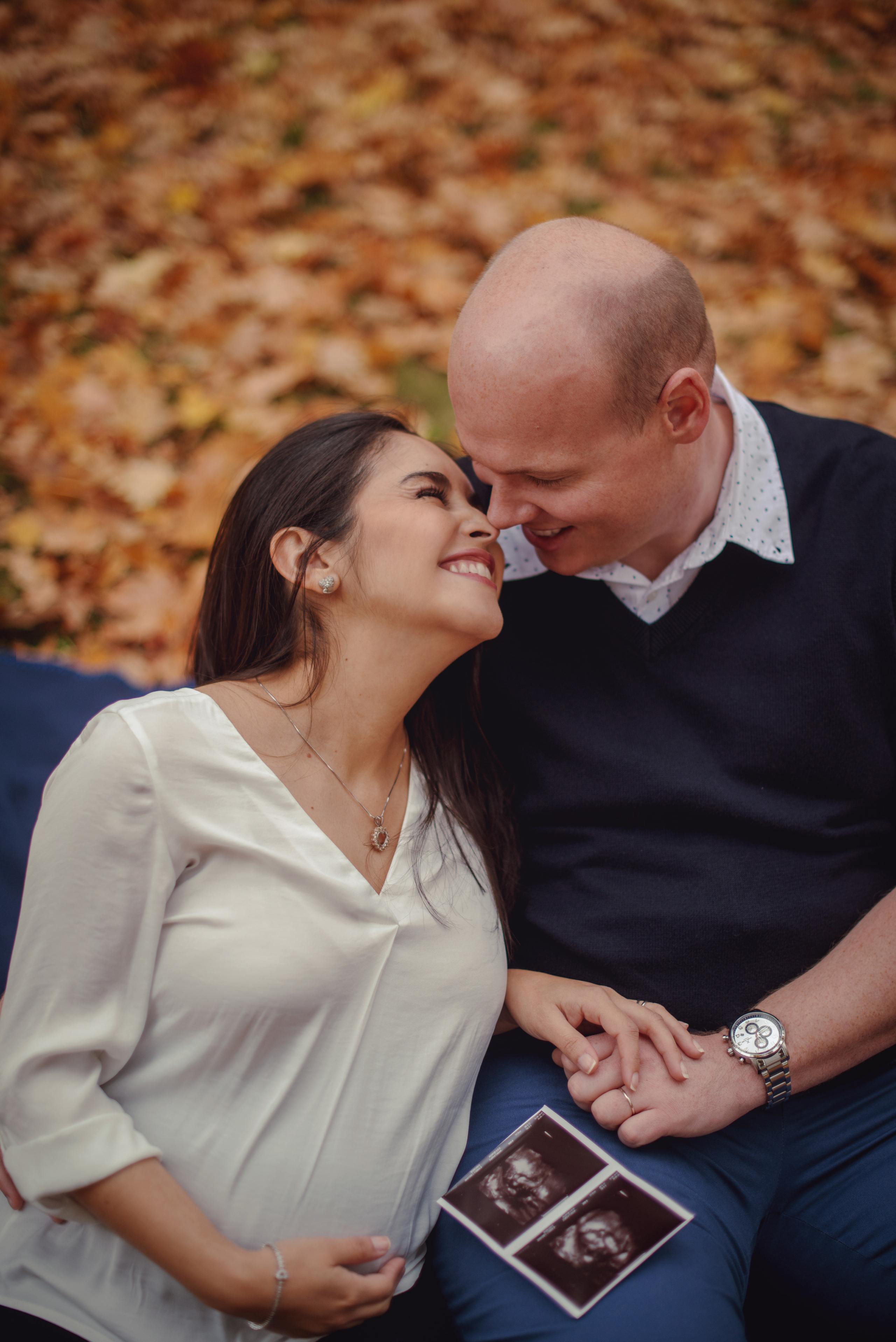 Maternity photography in Stromovka park in Prague. Professional photographer in Prague Anastasia Haritonova