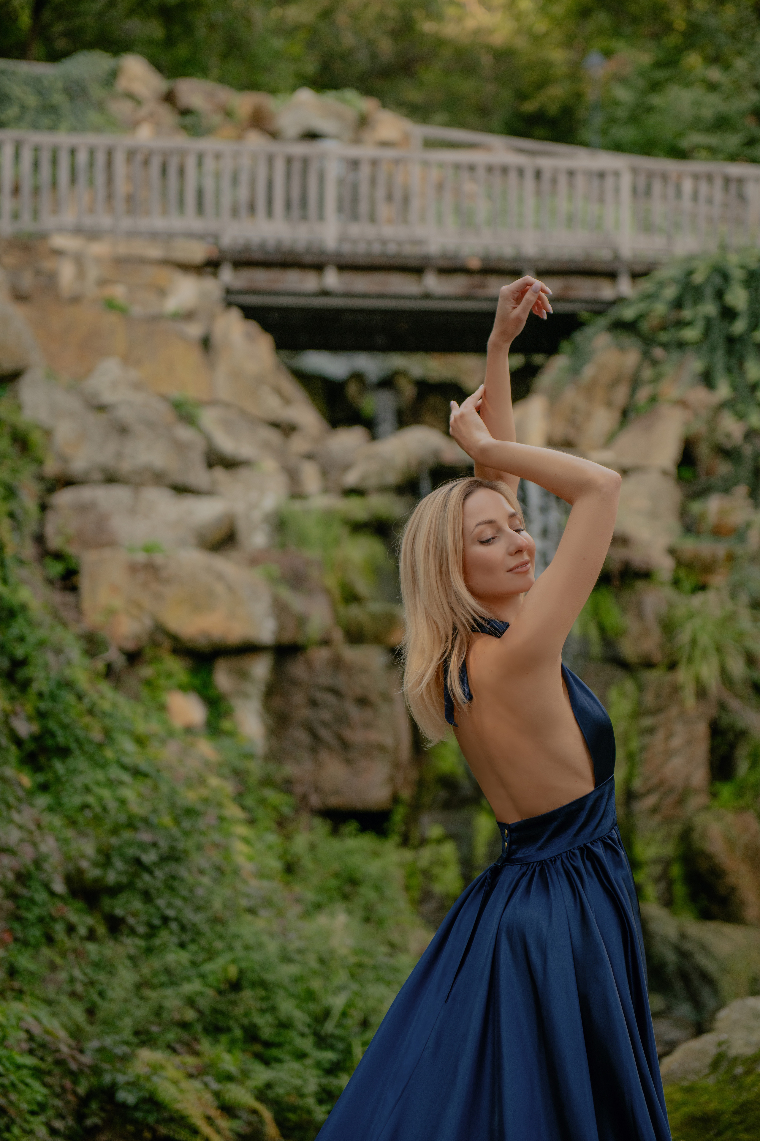 Portrétní focení v nádherných šatech v Kinského zahradě v Praze. Profesionální fotografka v Praze Anastasia Haritonova