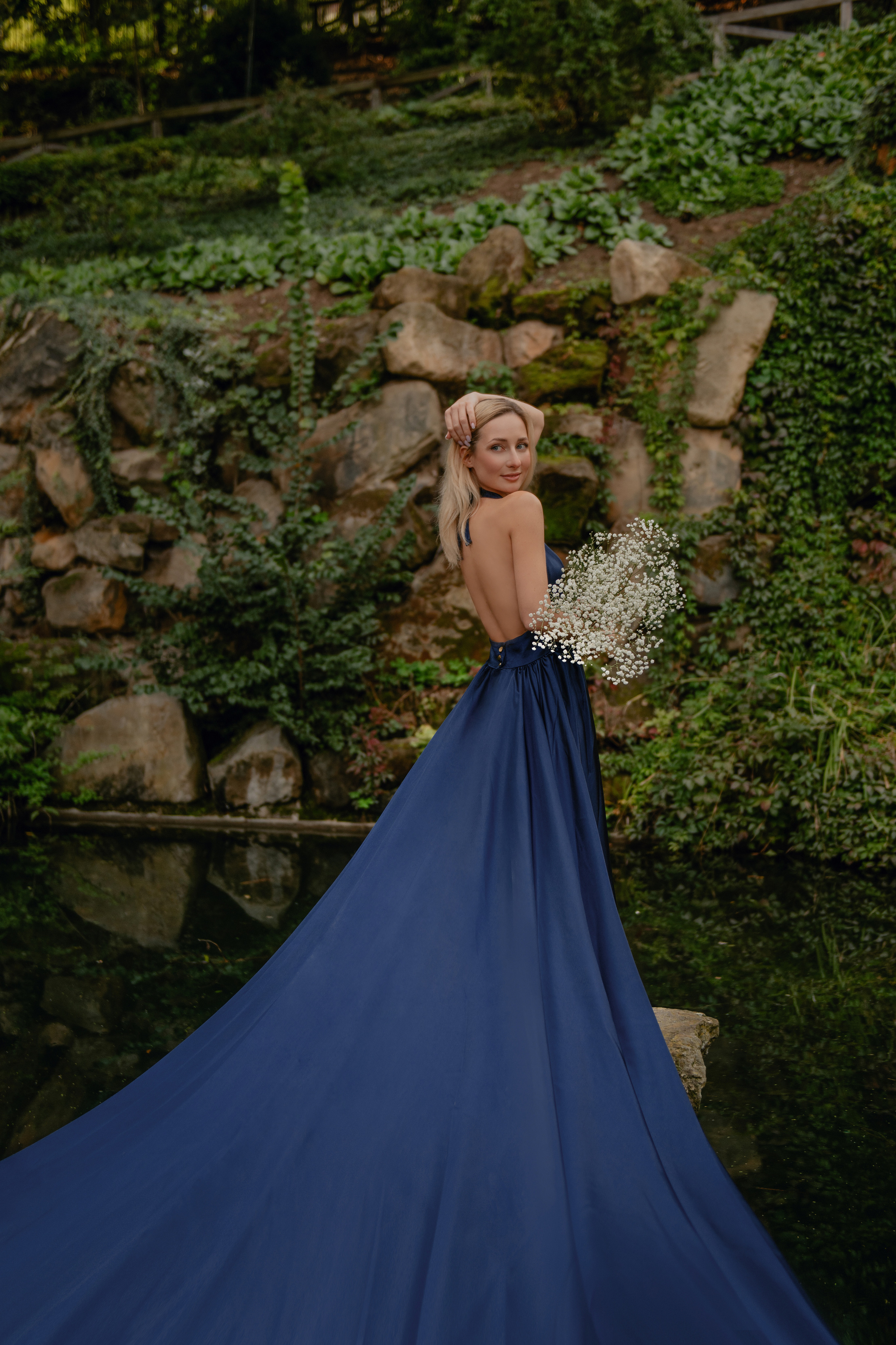 Portrétní focení v nádherných šatech v Kinského zahradě v Praze. Profesionální fotografka v Praze Anastasia Haritonova