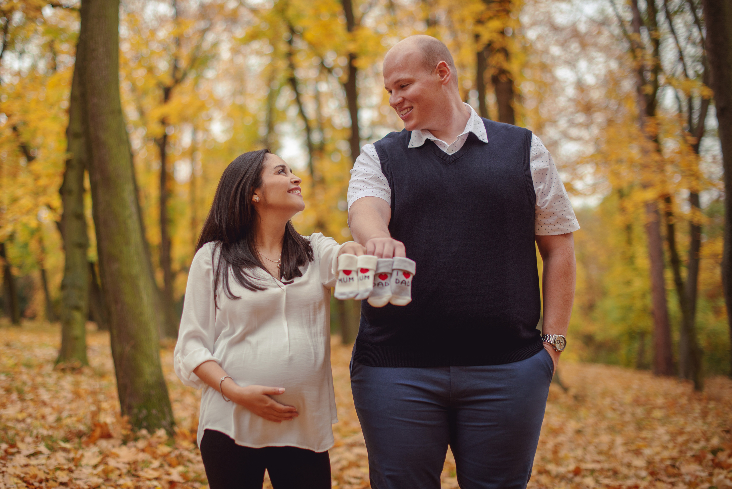 Maternity photography in Stromovka park in Prague. Professional photographer in Prague Anastasia Haritonova