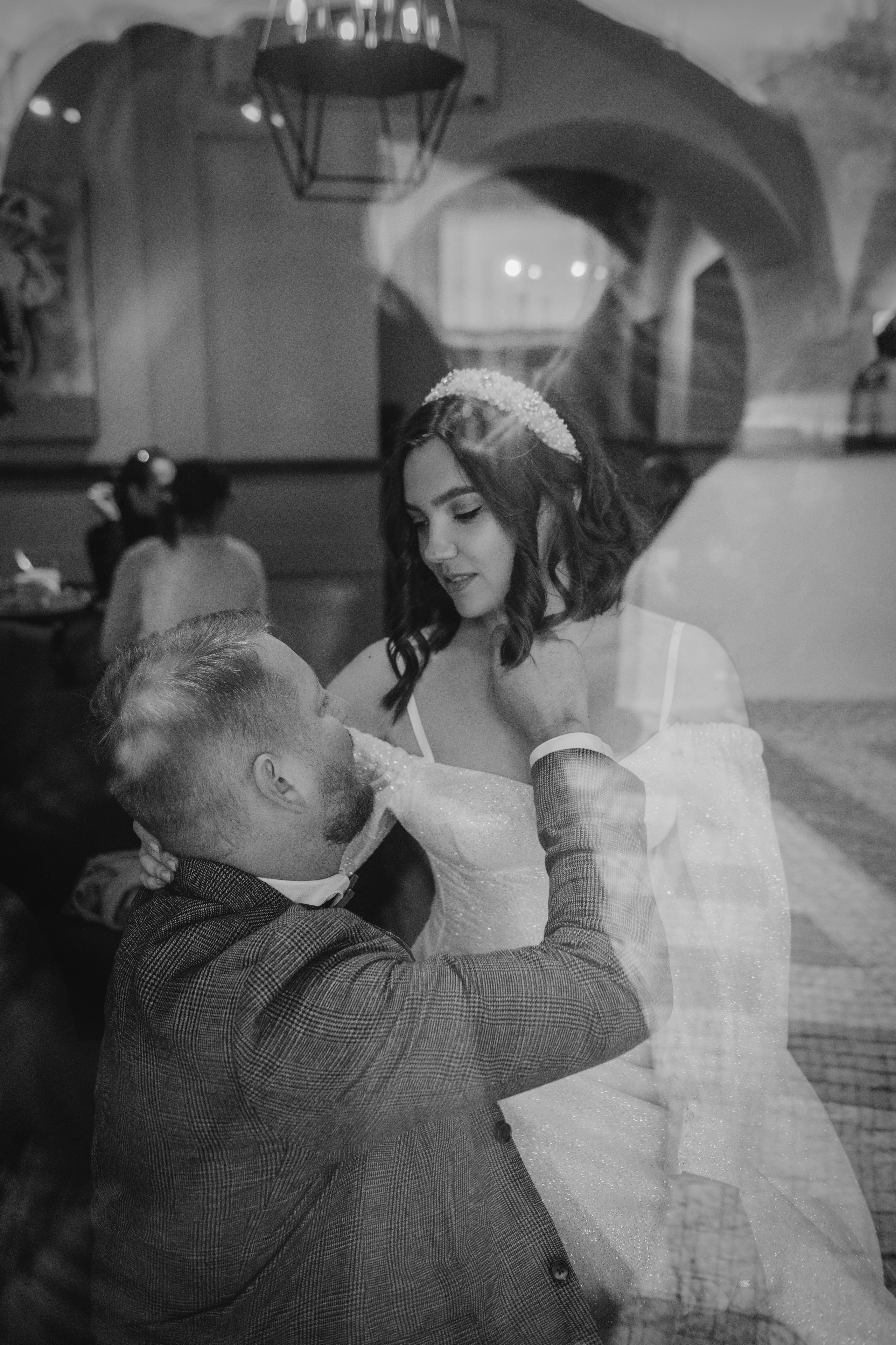 Свадебная фотосессия с видом на Карлов мост и в Валдштейнском саду. Профессиональный фотограф в Праге Анастасия Харитонова