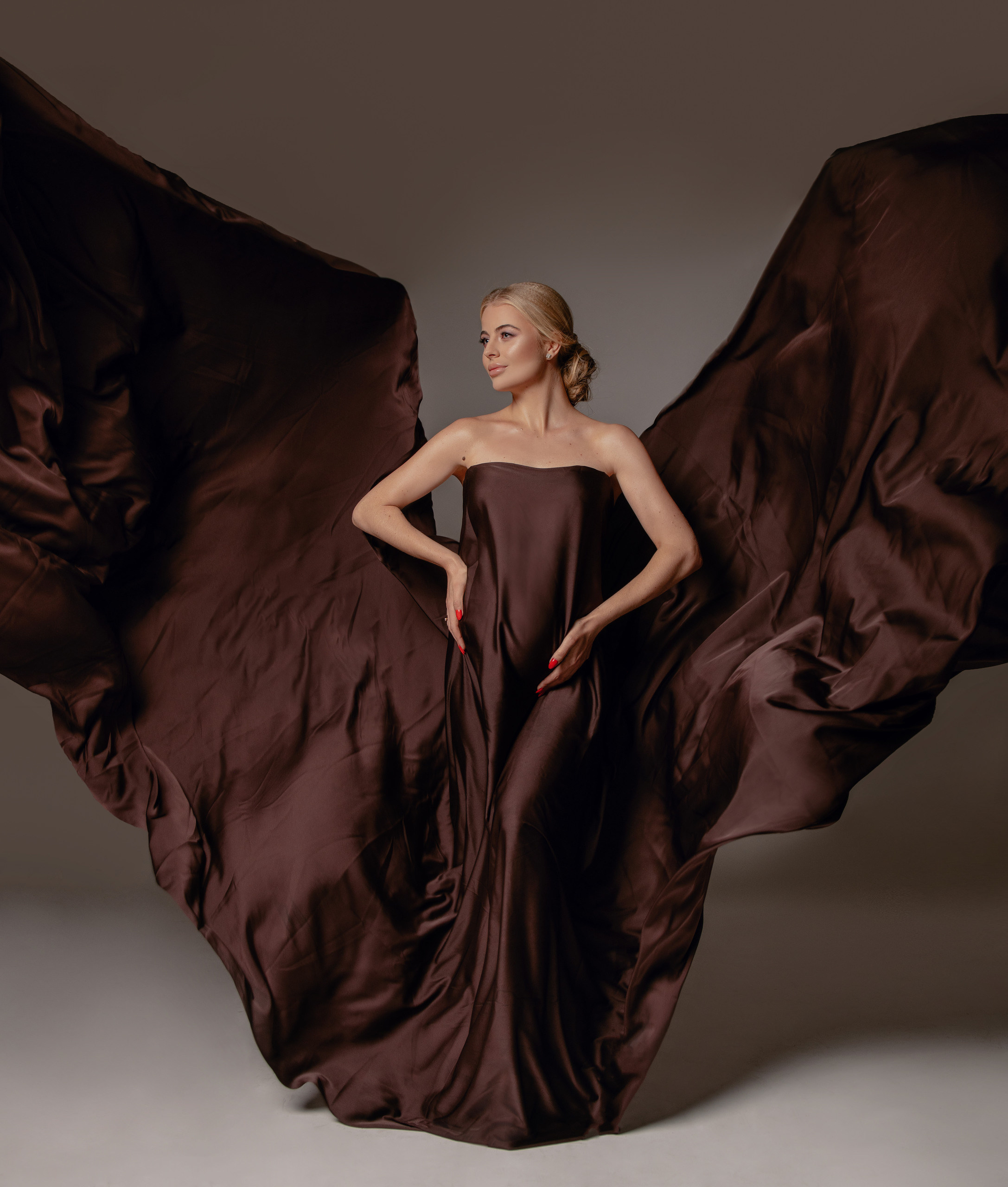 Maternity photography with beautiful dresses in Prague. Professional photographer in Prague Anastasia Haritonova