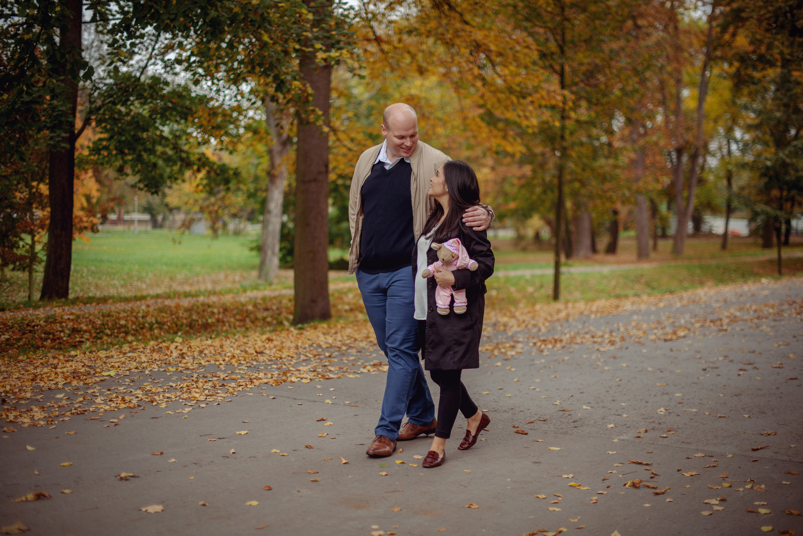 Maternity photography in Stromovka park in Prague. Professional photographer in Prague Anastasia Haritonova