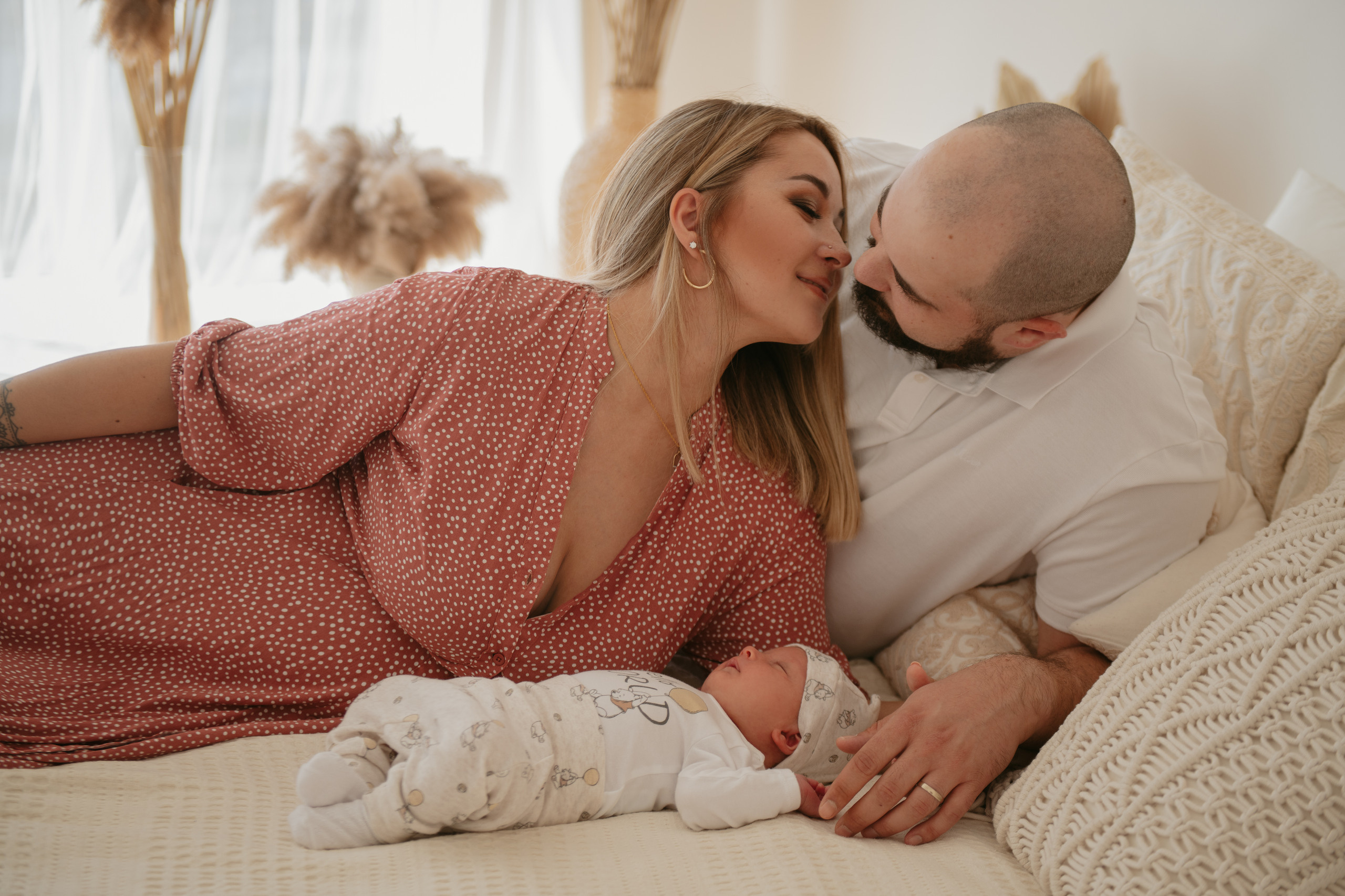 Rodinné focení s miminkem v ateliéru v Praze. Profesionální fotografka v Praze Anastasia Haritonova