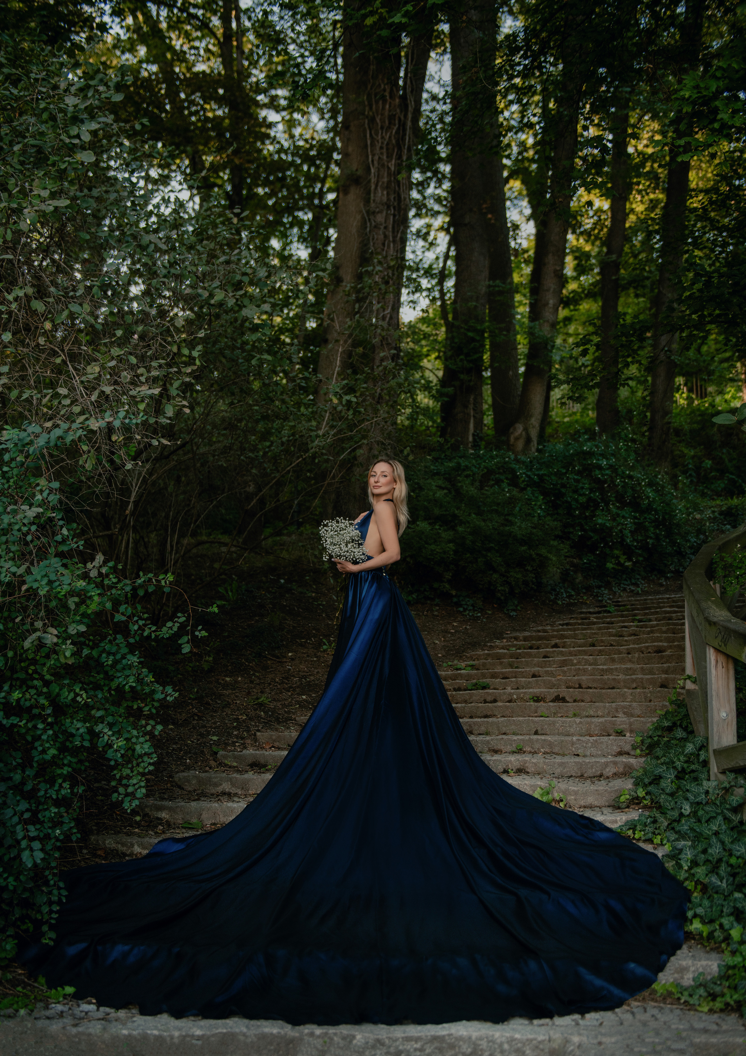 Portrétní focení v nádherných šatech v Kinského zahradě v Praze. Profesionální fotografka v Praze Anastasia Haritonova