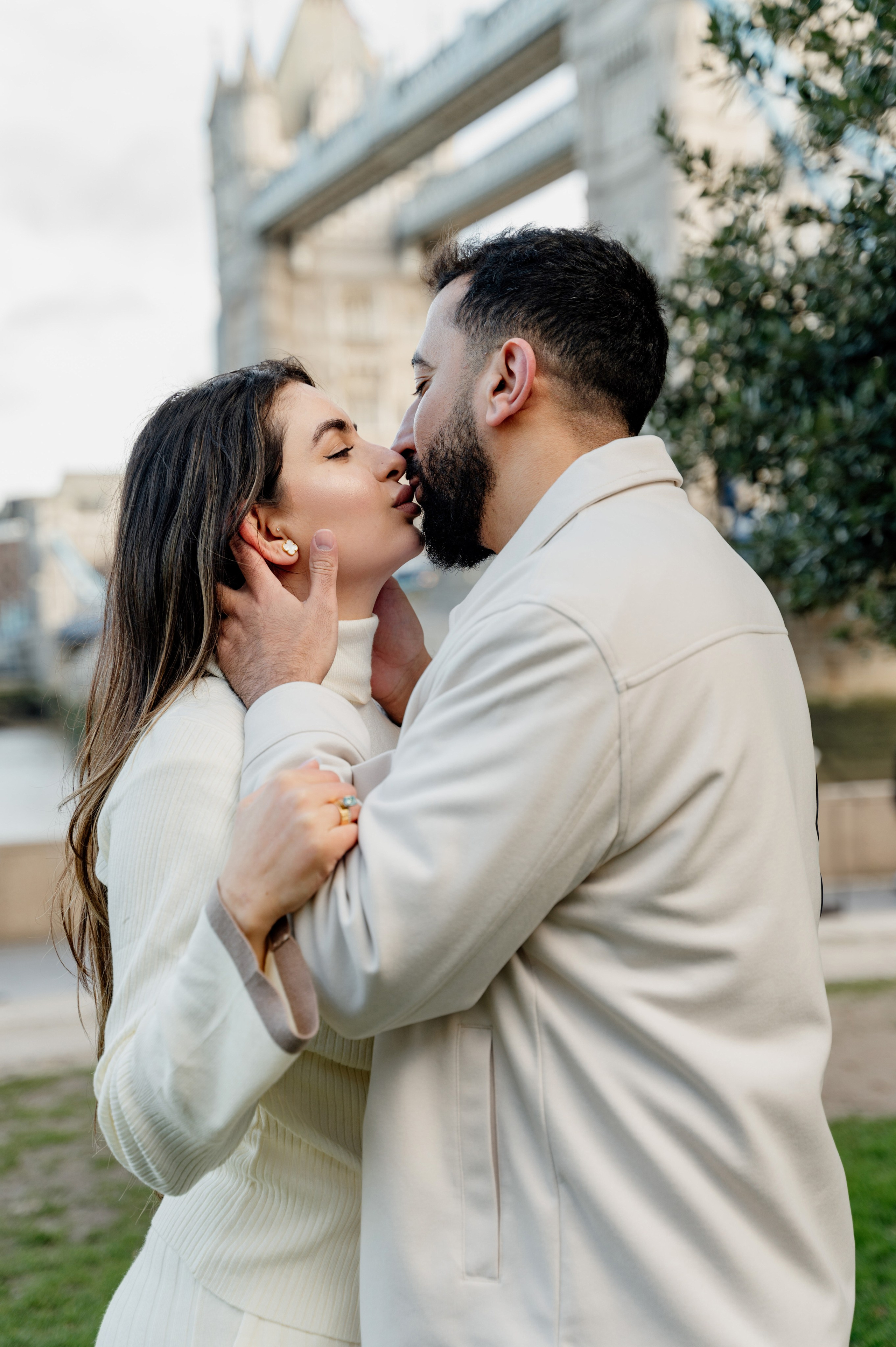Tower Bridge Mahmood&Yalo. FAMILY AND WEDDING PHOTOGRAPHER IN LONDON MARINA RIVA
