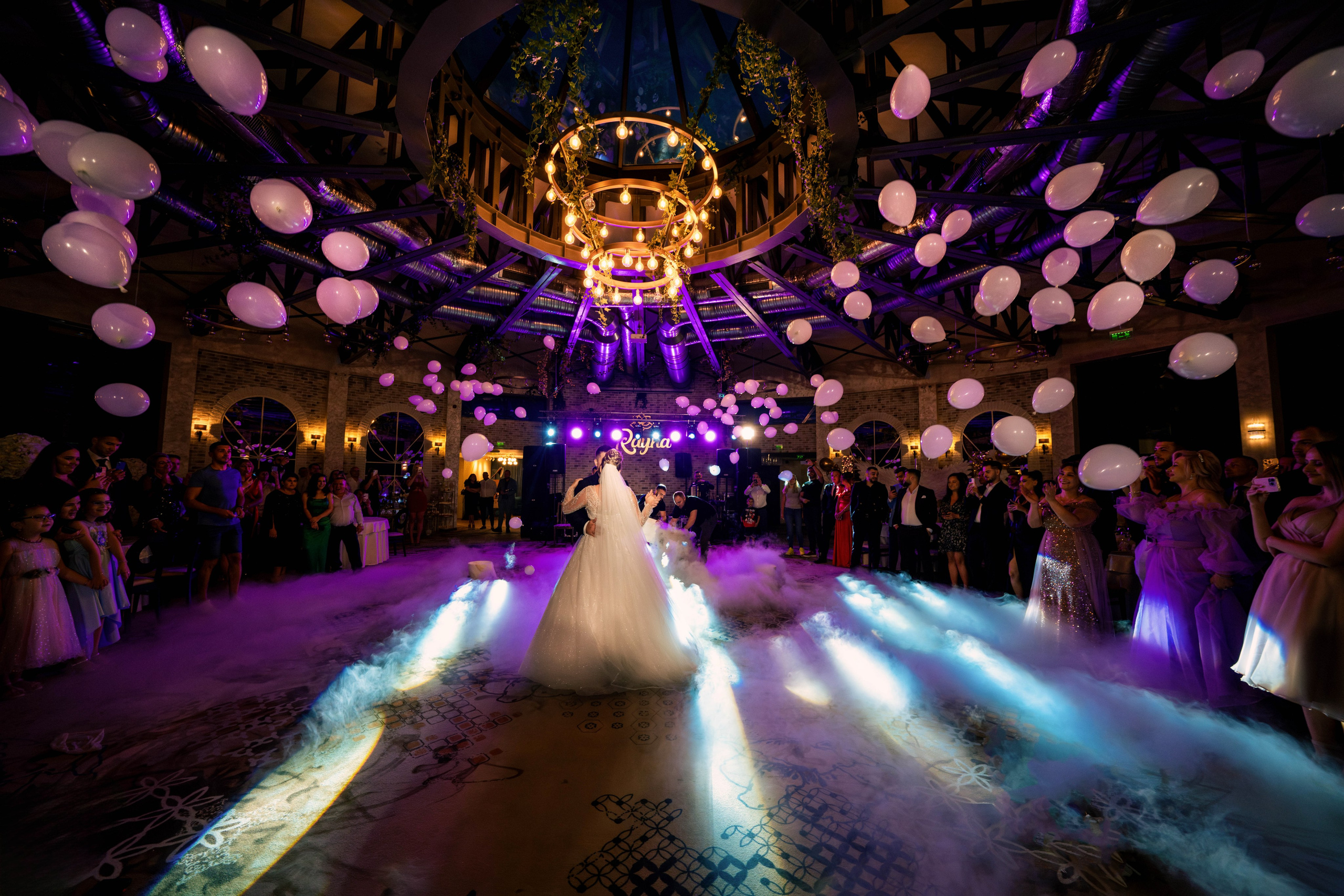 Andreea, Damian si Aris. Acasă