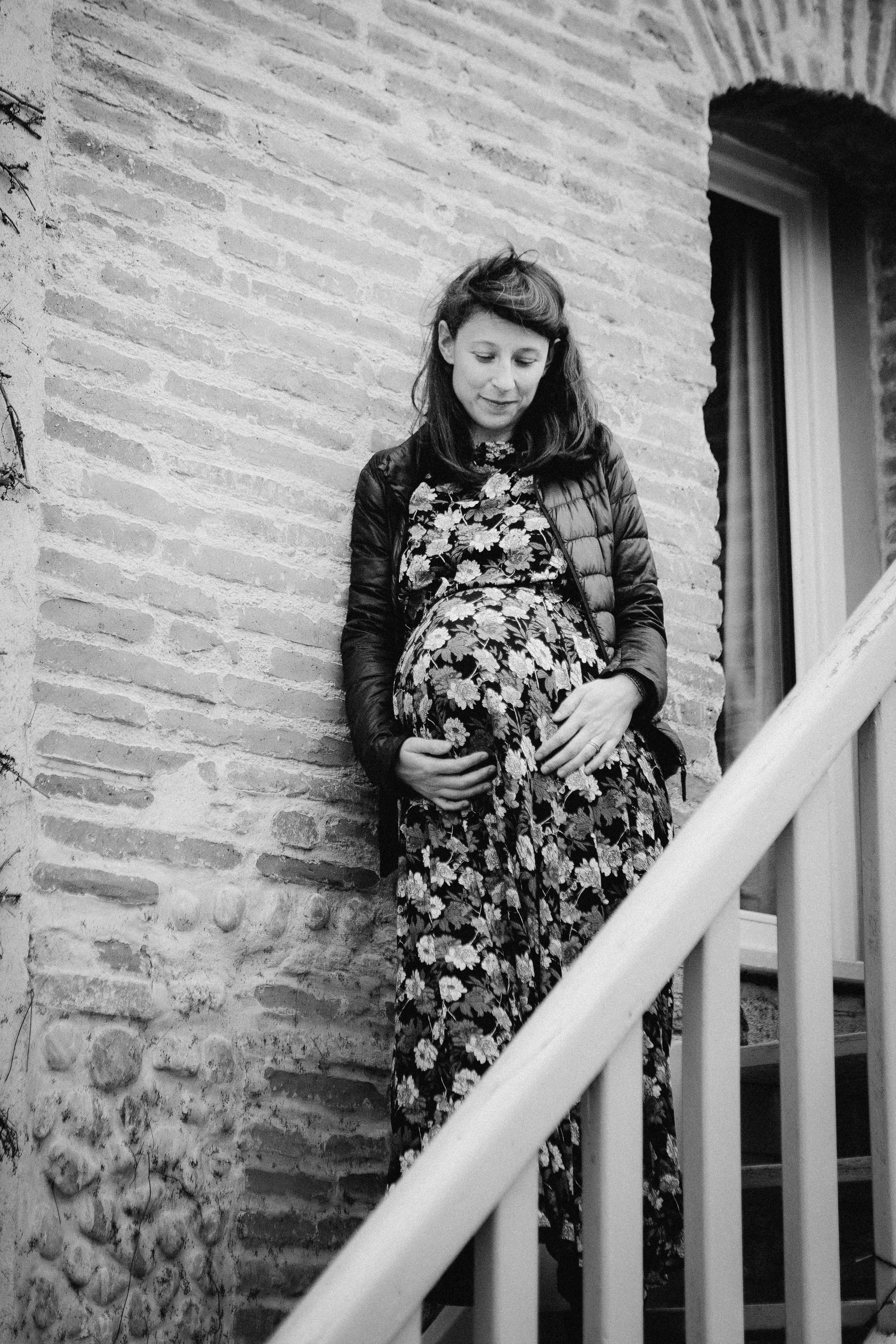 Maternity and newborn photo sessions. Eugenie Smirnova — wedding, corporate and lifestyle photographer in Toulouse and Southwest France