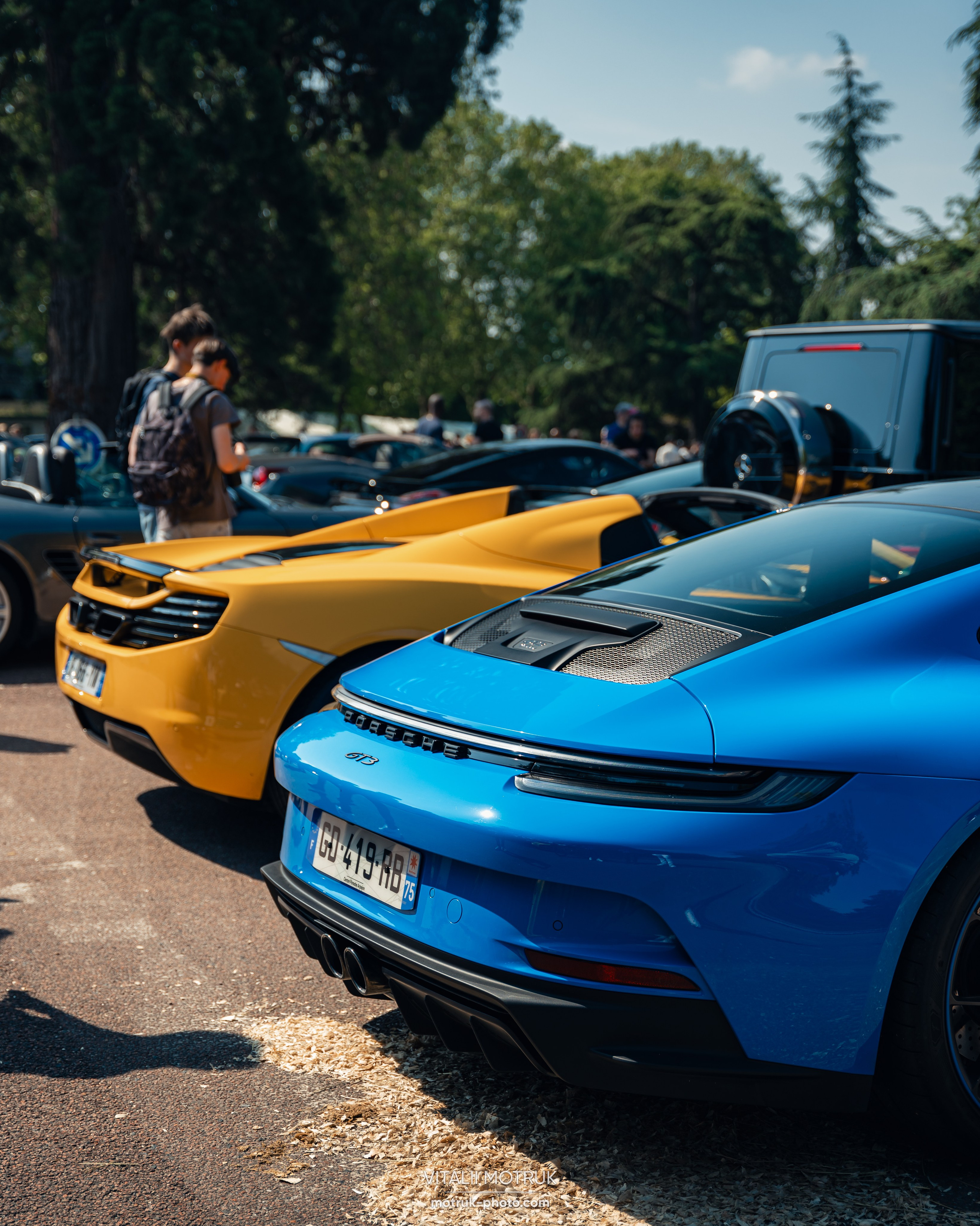 Rassemblement Auteuil 20 mai 2024. Photographe de voitures à Paris — Vitalii Motruk