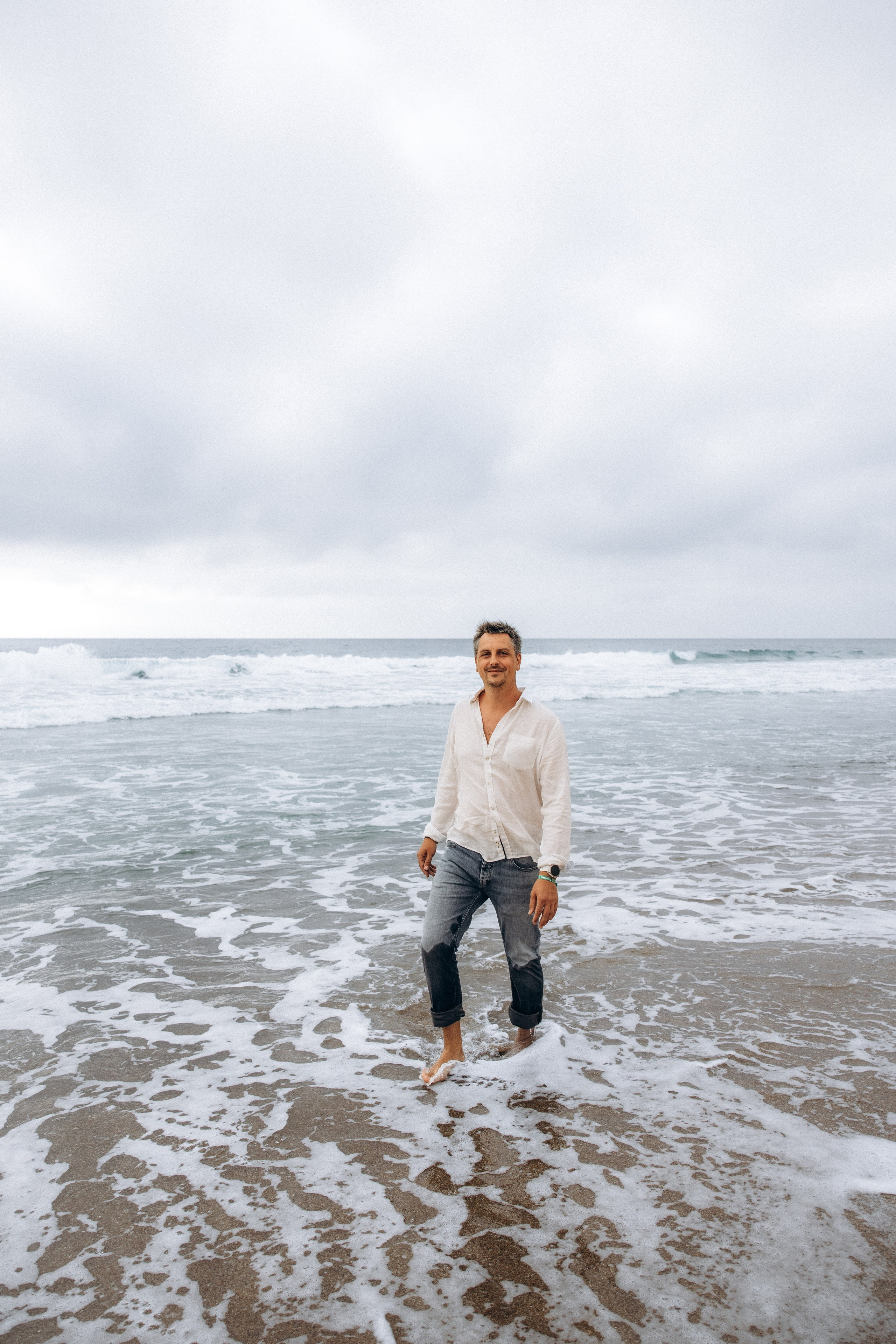 Family photoshoot by the ocean. Labenne Ocean Beach 2024. Eugenie Smirnova — wedding, corporate and lifestyle photographer in Toulouse and Southwest France