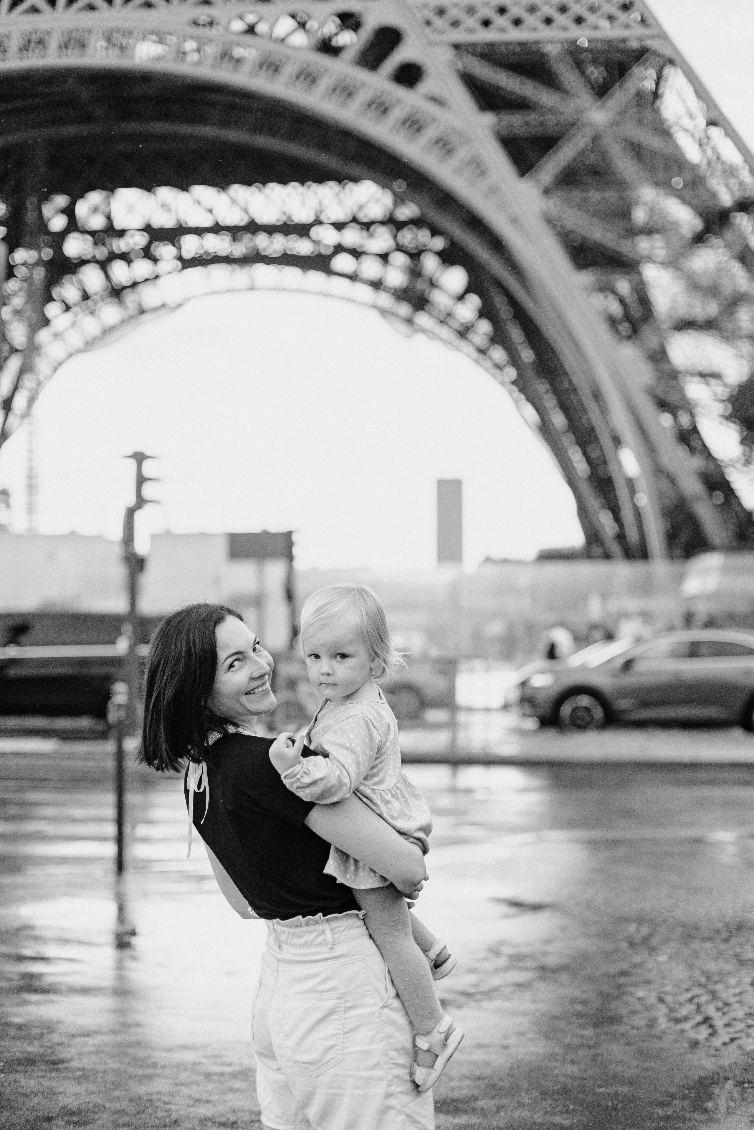 Семейные фото у Эйфелевой башни. Photographe lifestyle à Paris