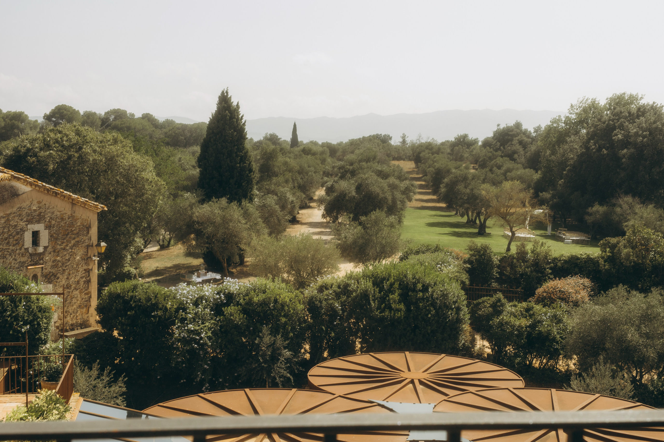 Lauren & Jamie. Hotel Castell d’Emporda. Paola wedding photographer / videographer in Barcelona