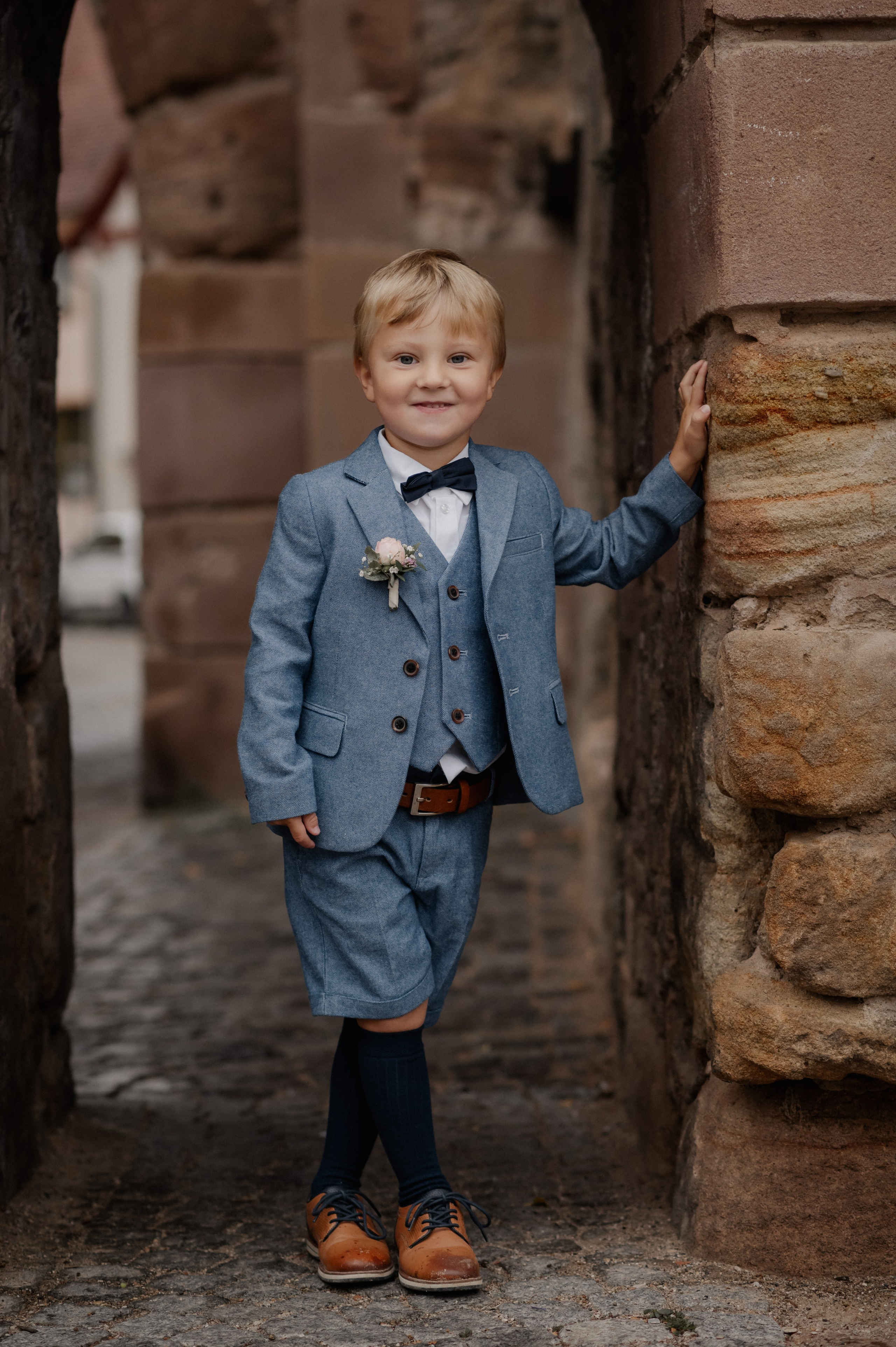 PRE-WEDDING IN WOLFRAMS-ESCHENBACH. Photographer in Nuremberg Irina Mehnert from Ansbach