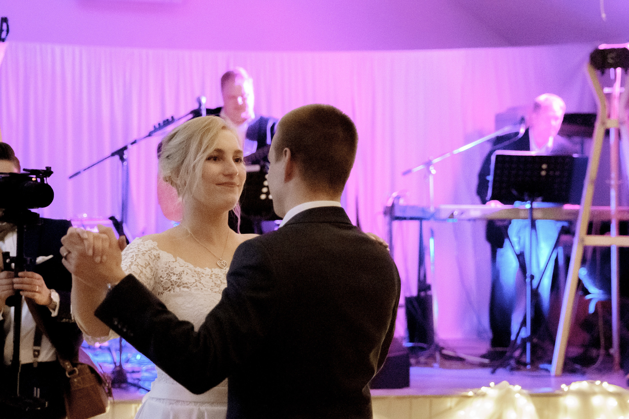 Anniina&Teemu, Pyhtään kirkonkylä, hääkuvaaja Kotka