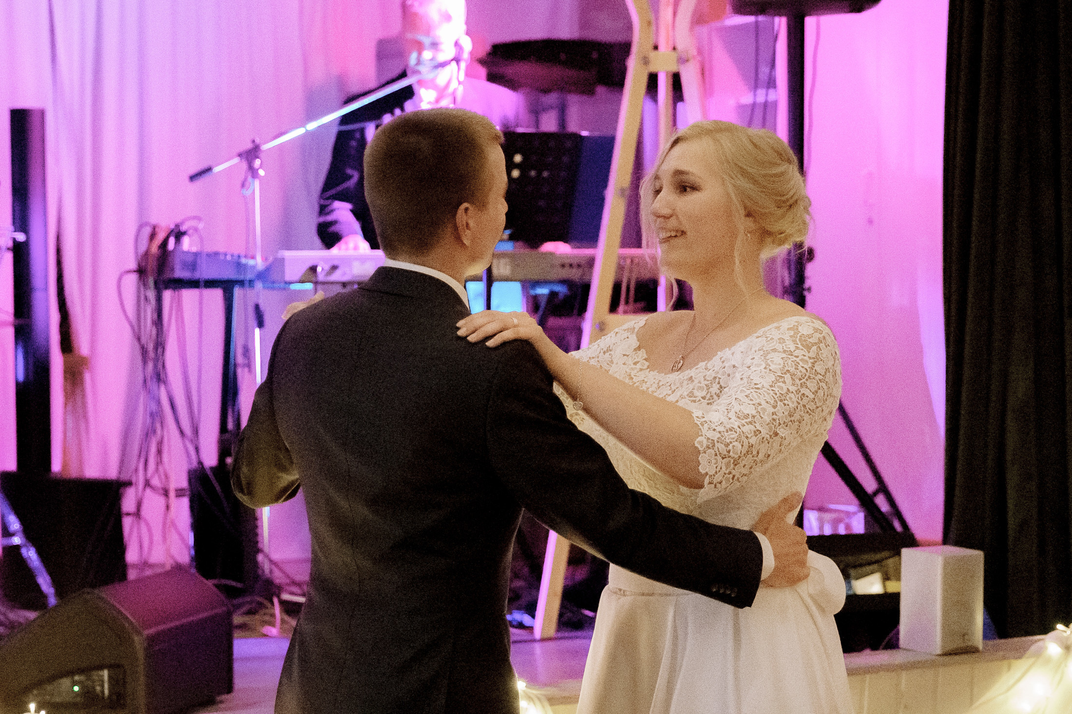 Anniina&Teemu, Pyhtään kirkonkylä, hääkuvaaja Kotka