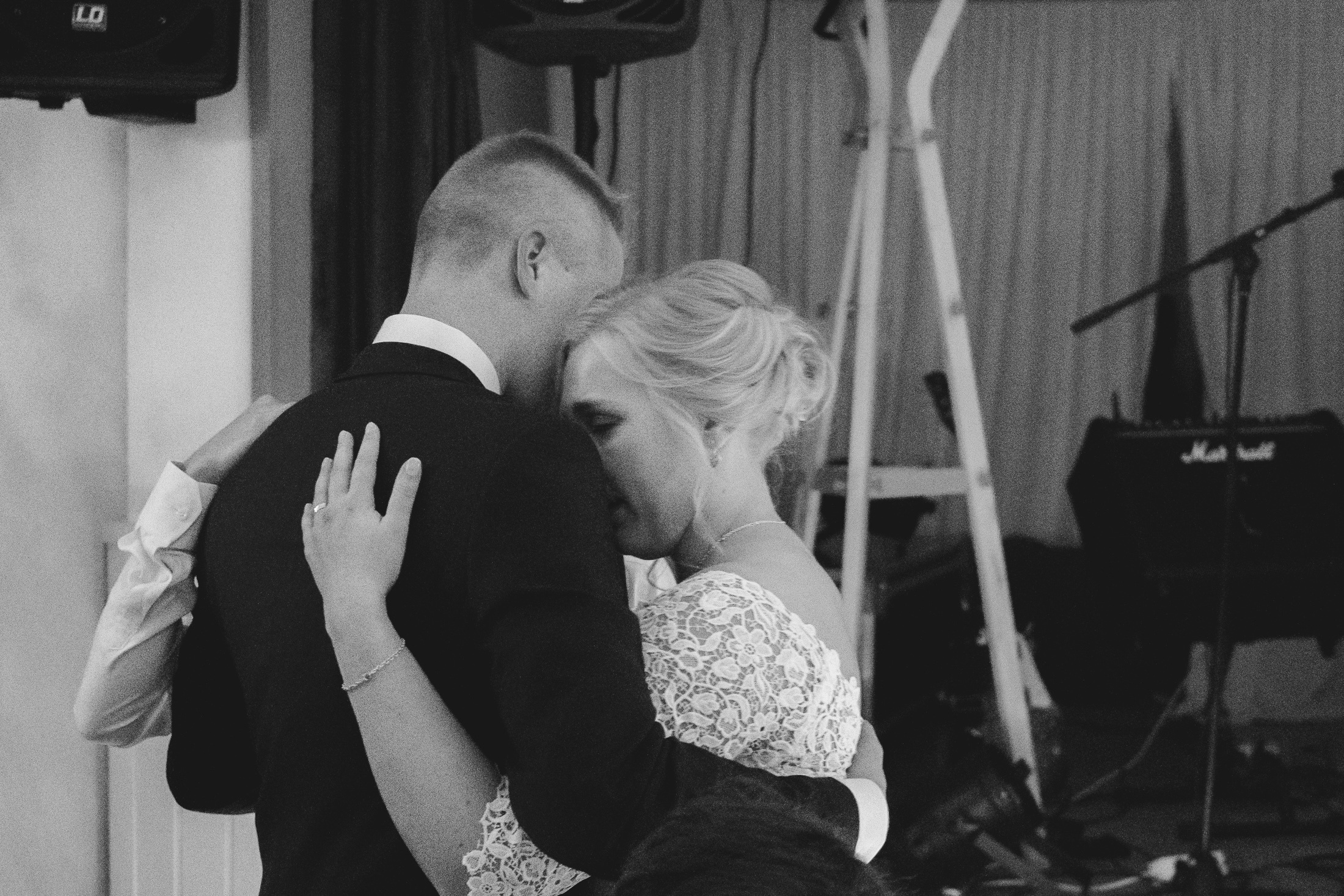 Anniina&Teemu, Pyhtään kirkonkylä, hääkuvaaja Kotka