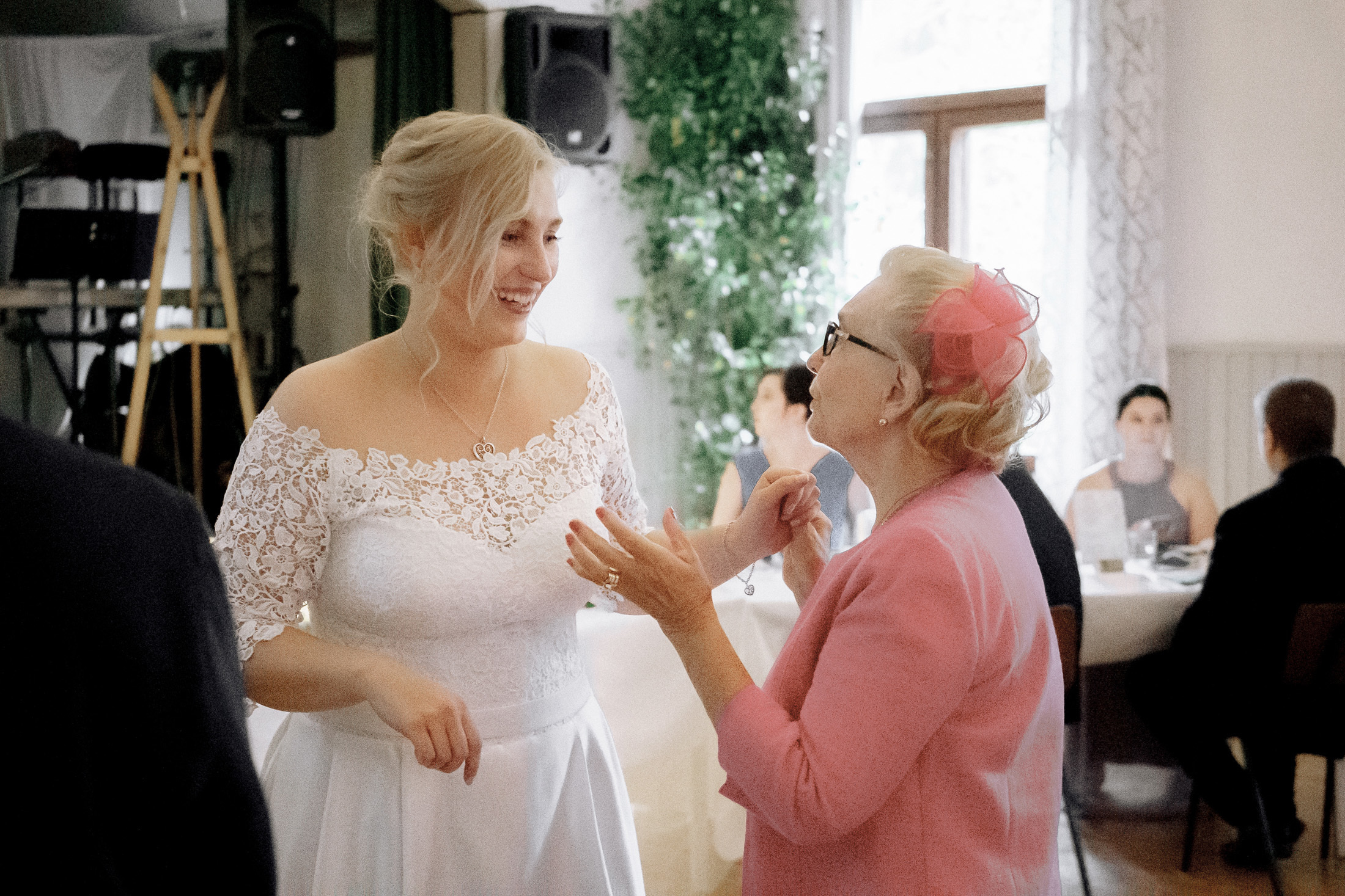 Anniina&Teemu, Pyhtään kirkonkylä, hääkuvaaja Kotka