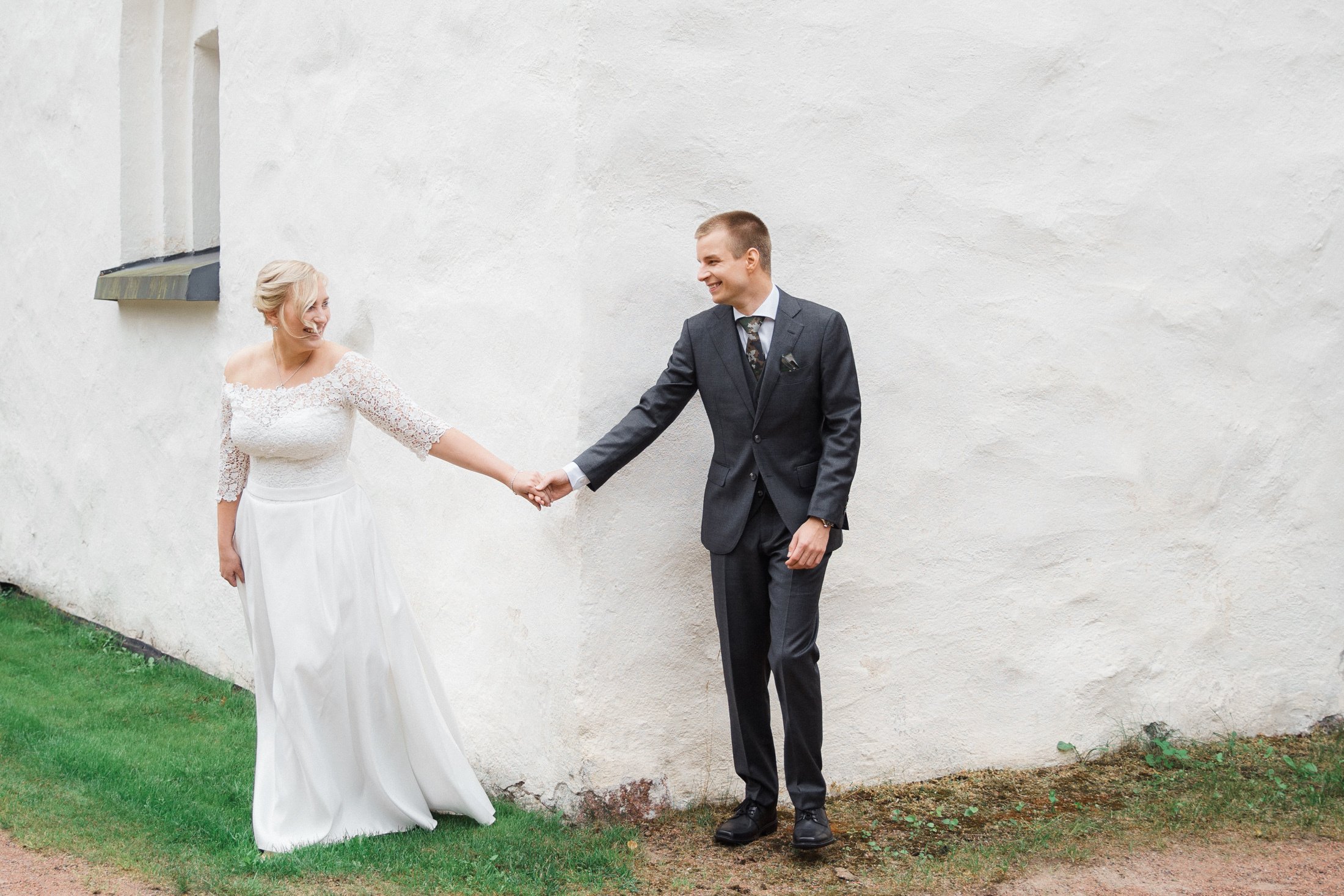 Anniina&Teemu, Pyhtään kirkonkylä, hääkuvaaja Kotka