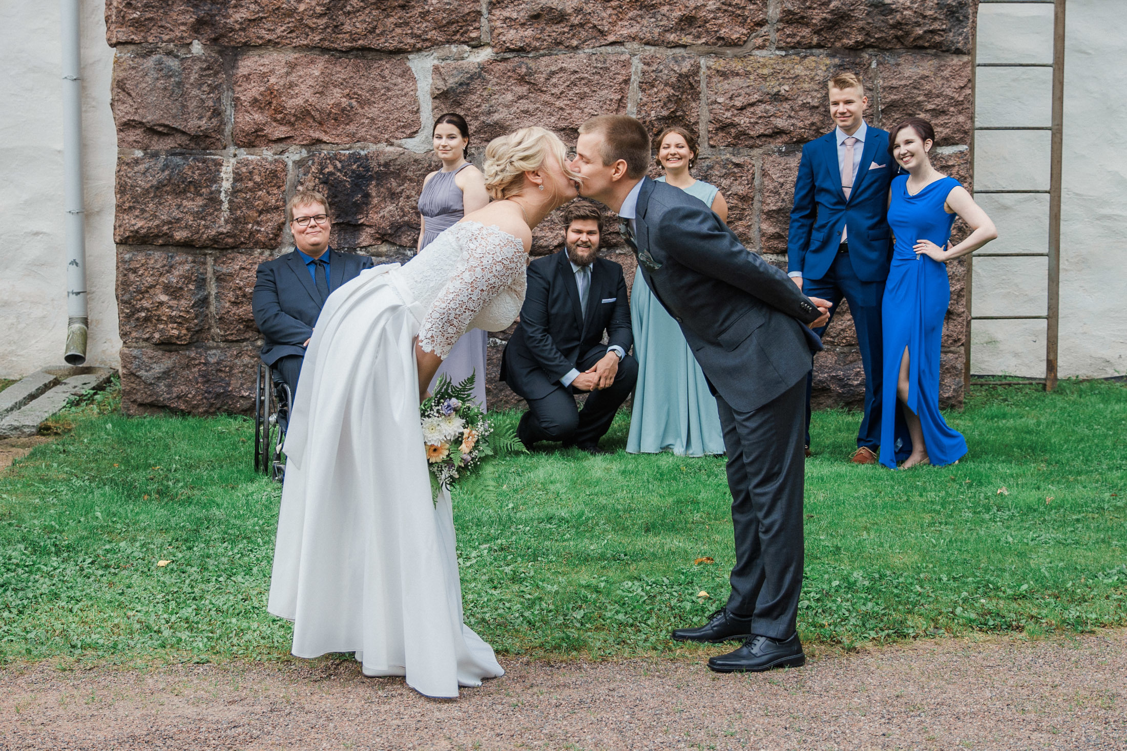 Anniina&Teemu, Pyhtään kirkonkylä, hääkuvaaja Kotka