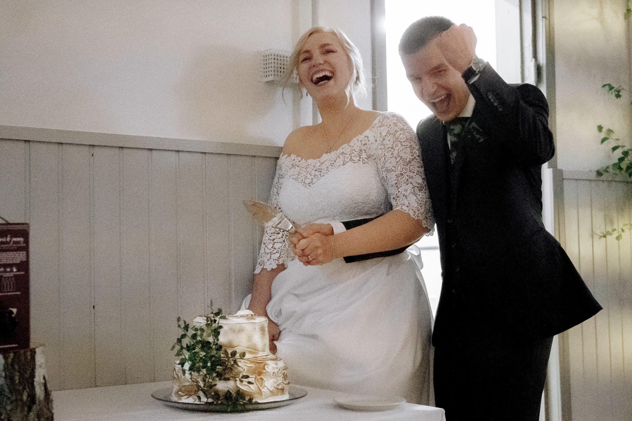 Anniina&Teemu, Pyhtään kirkonkylä, hääkuvaaja Kotka