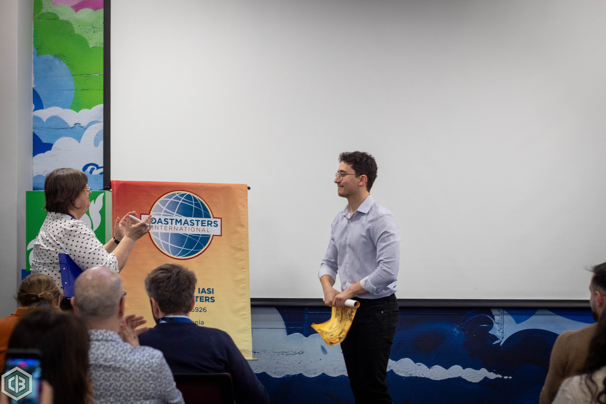 Confidence captured, a speaker’s spotlight.