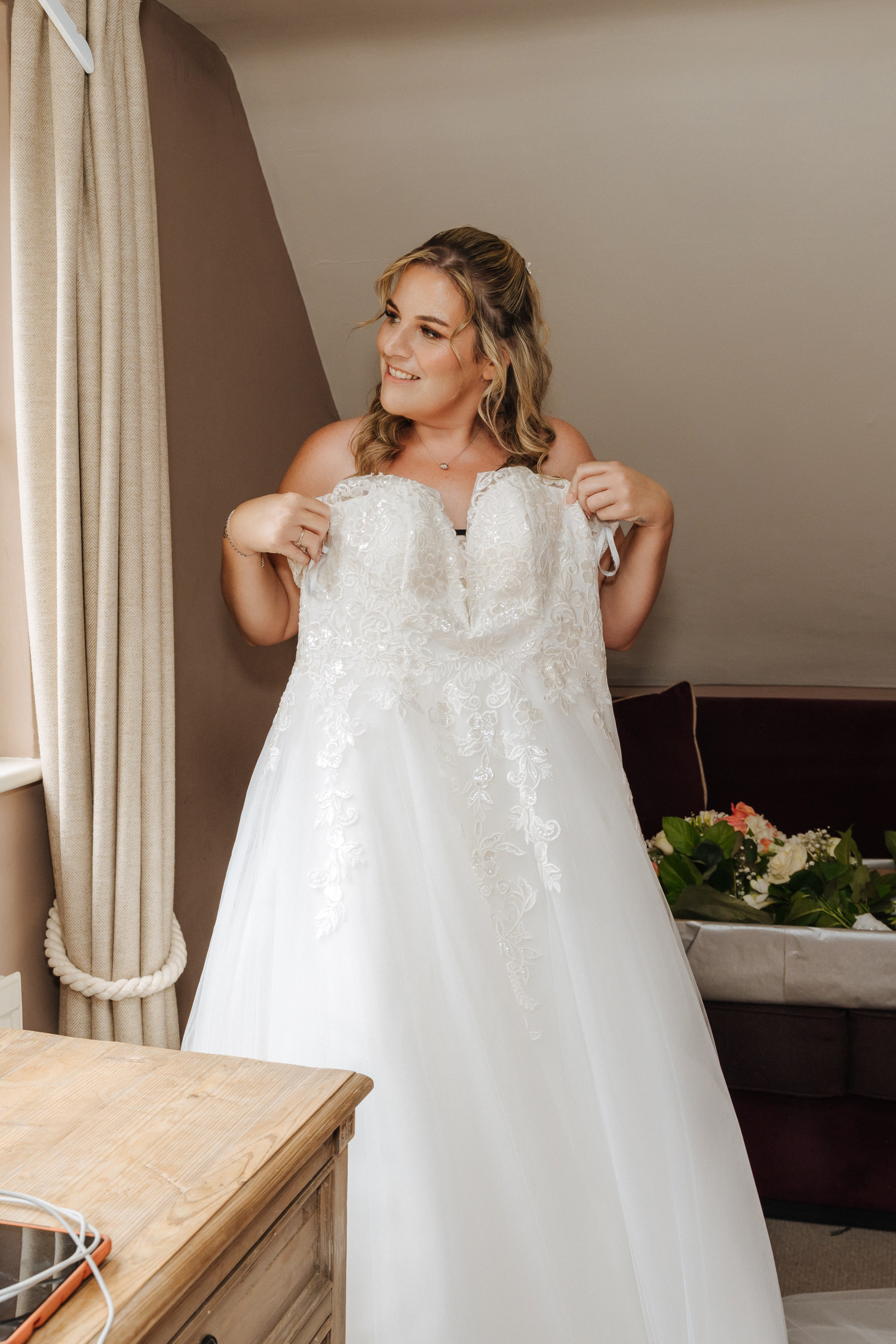 bride and bridesmaids, wedding photography in Reading