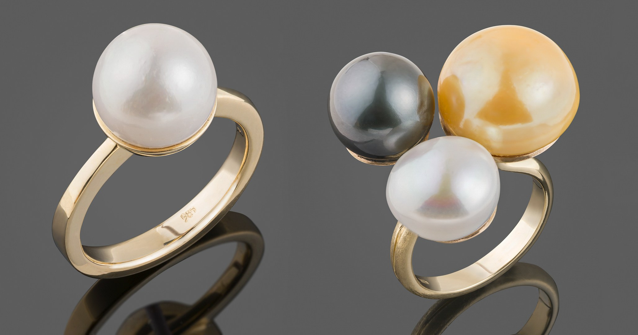 Dva zlatna prstena sa prirodnim biserima.