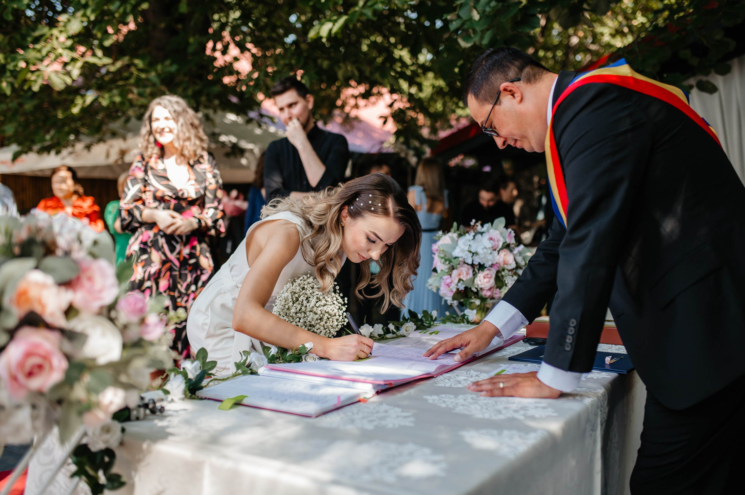 Cununie civila in aer liber si sedinta foto de cuplu. Proud Vision Weddings | Wedding Photography & Film — Servicii profesionale Foto Video Nunta Iasi