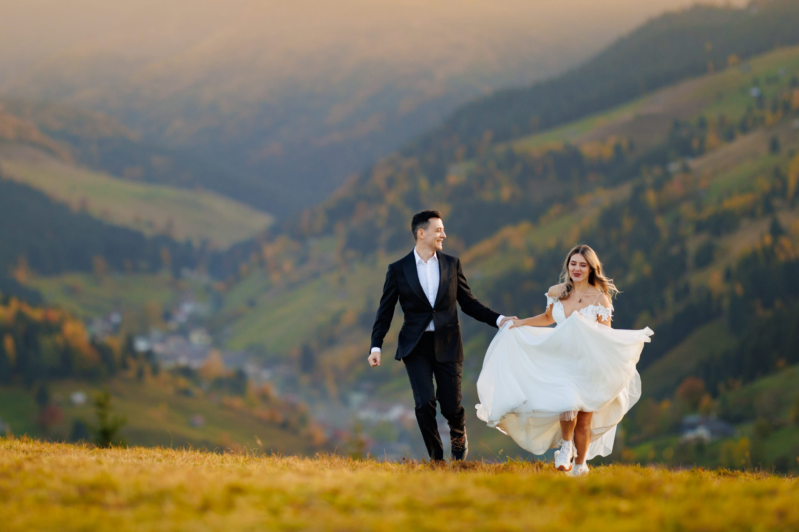 Sedinta foto Trash the dress/After wedding la munte. Fotograf nunta Bucuresti - Manu Ivanciu