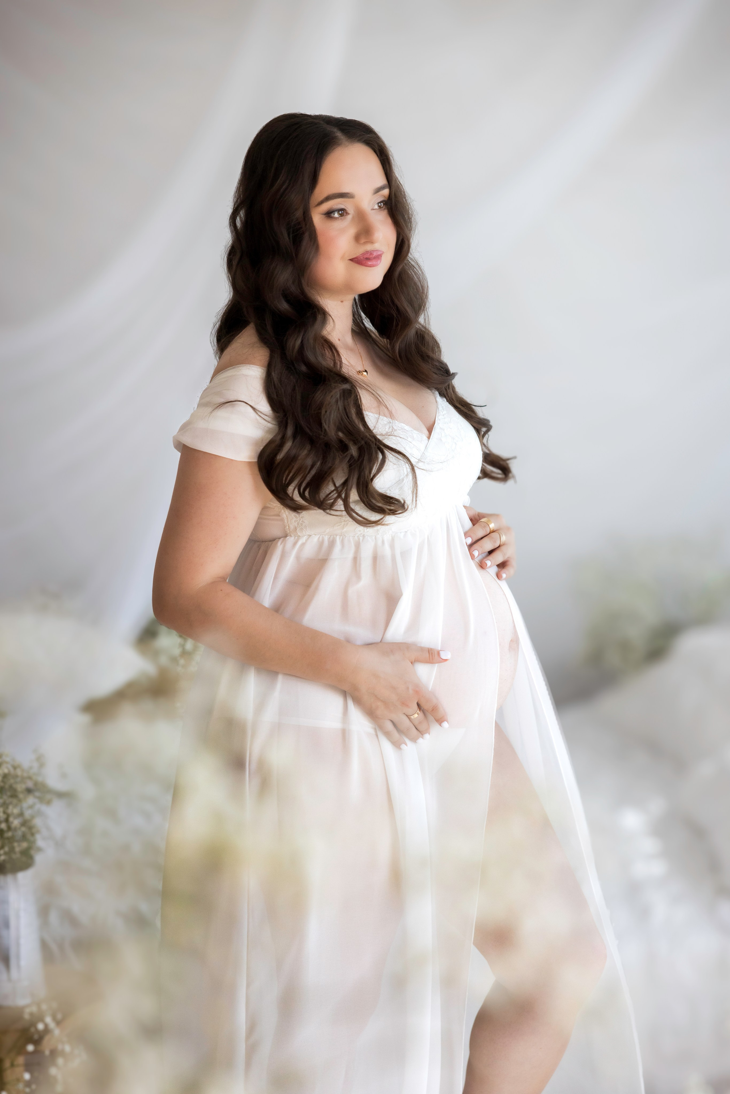 Maternity photoshoot in Dresden – soft and emotional pregnancy photography