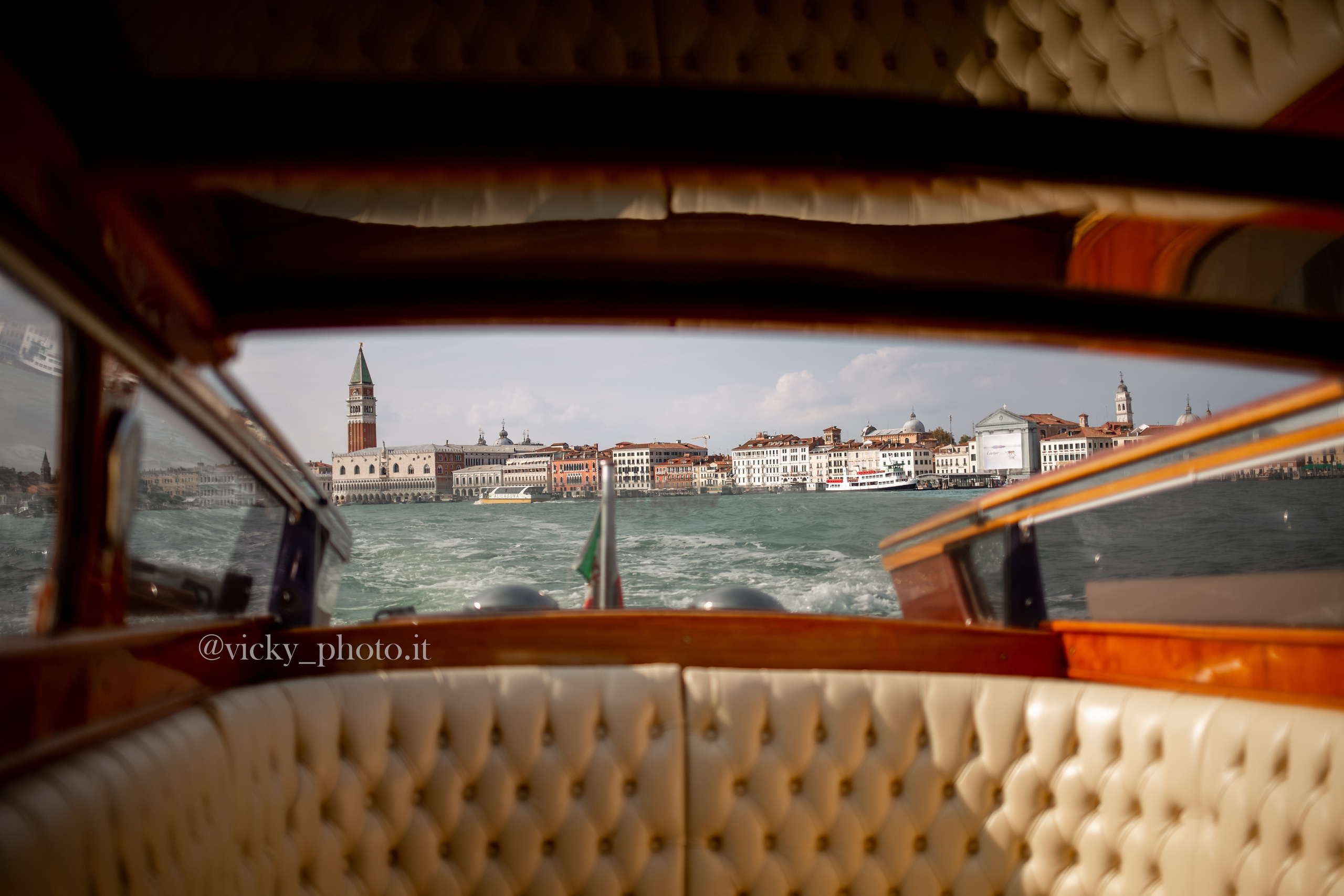 Photo session on a water taxi. Photographer in Venice, Viktoria Antonova