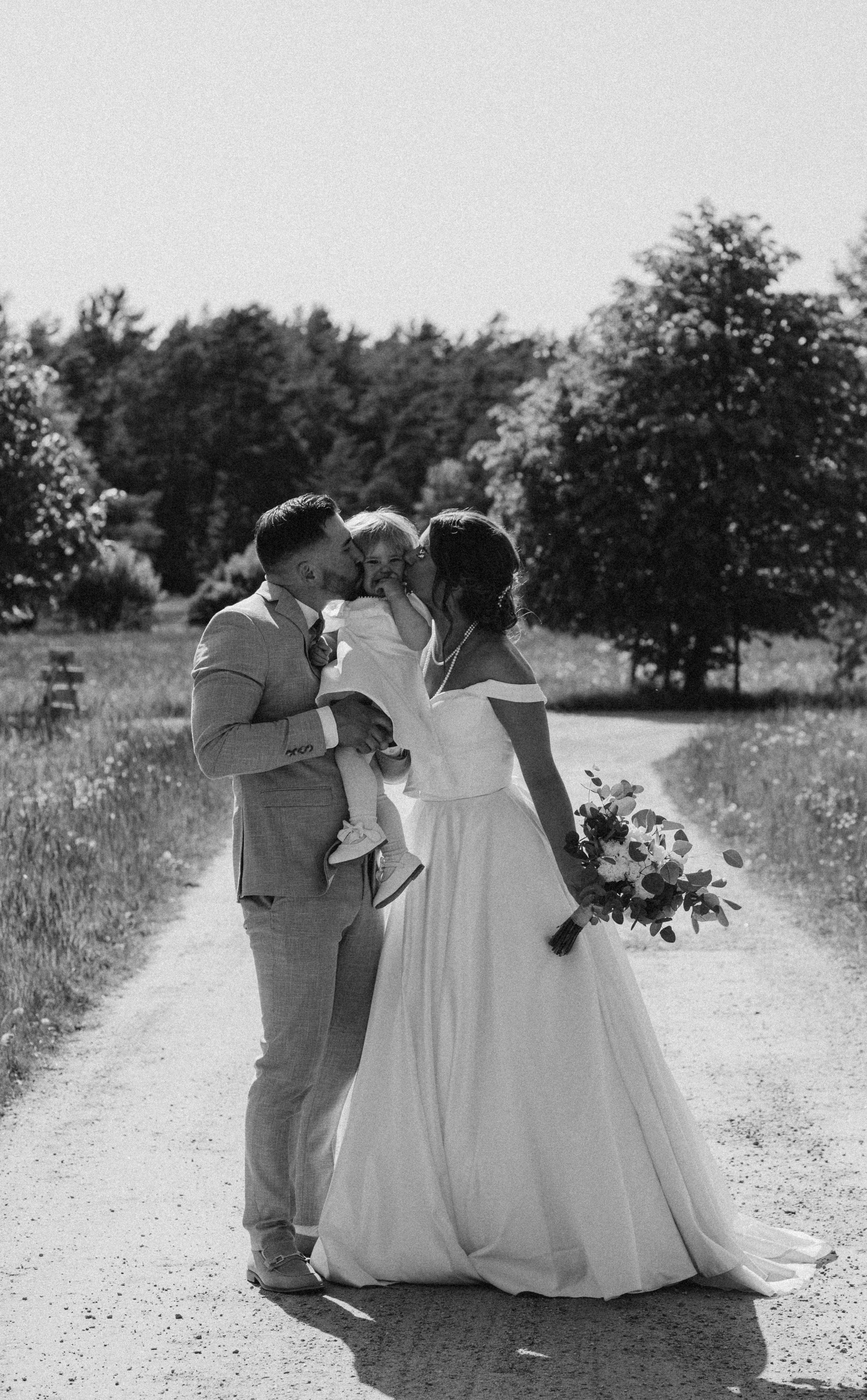 Potrait, wedding, lovestory. Wedding and portrait photographer in Helsinki Vickan O