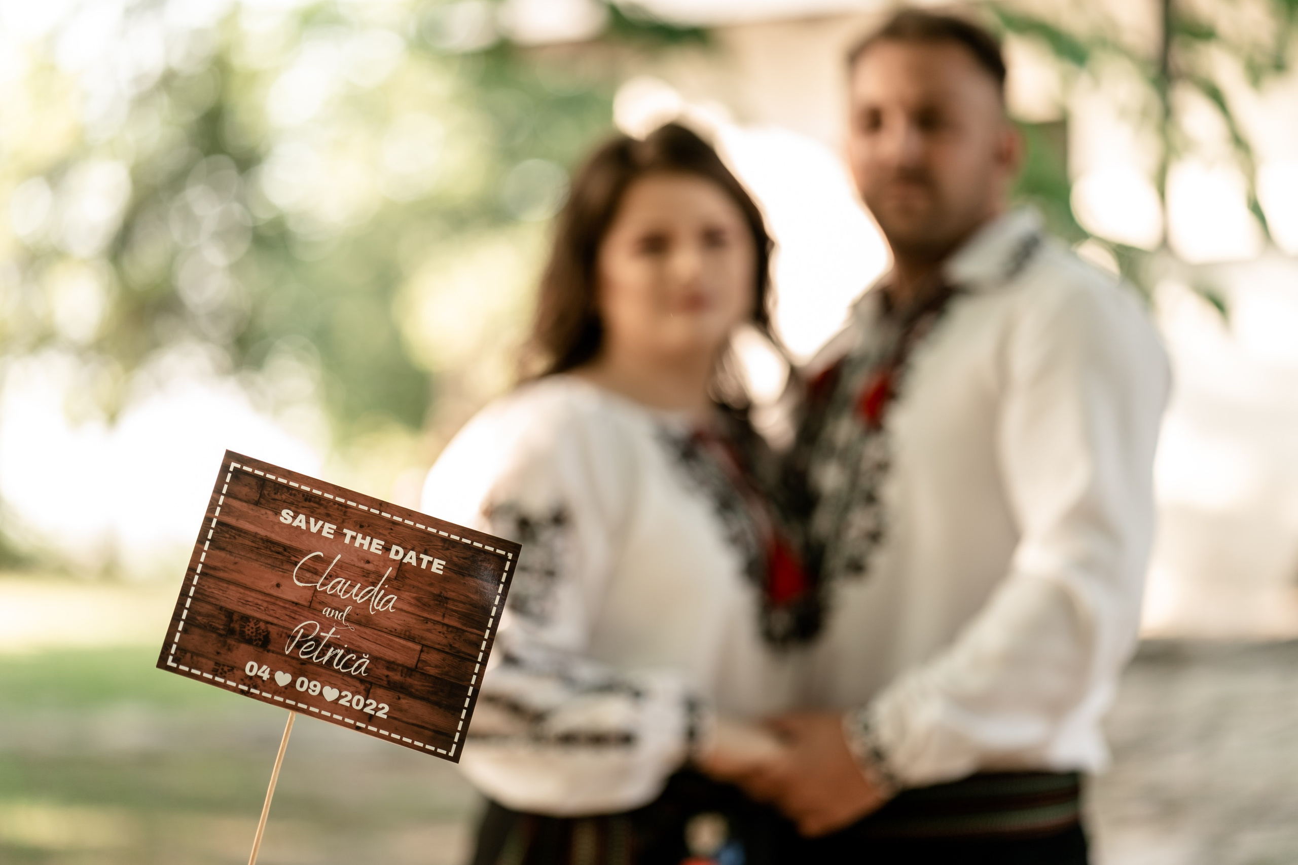 - save-the-date-petrică-claudia-ședință-foto-logodnă  - cuplu-îndrăgostit-ședință-foto-romantică  - anunț-nuntă-petrică-claudia-save-the-date  - fotografii-save-the-date-iași-botoșani-suceava  - petrică-claudia-poze-logodnă-foto-alin-chirilă  - ședință-foto-pre-nuntă-save-the-date  - save-the-date-poze-emotionante-cuplu  - logodnă-foto-petrică-claudia-alino-foto-studio  - ședință-foto-natură-cuplu-viitori-miri  - alin-chirilă-fotograf-save-the-date-petrică-claudia